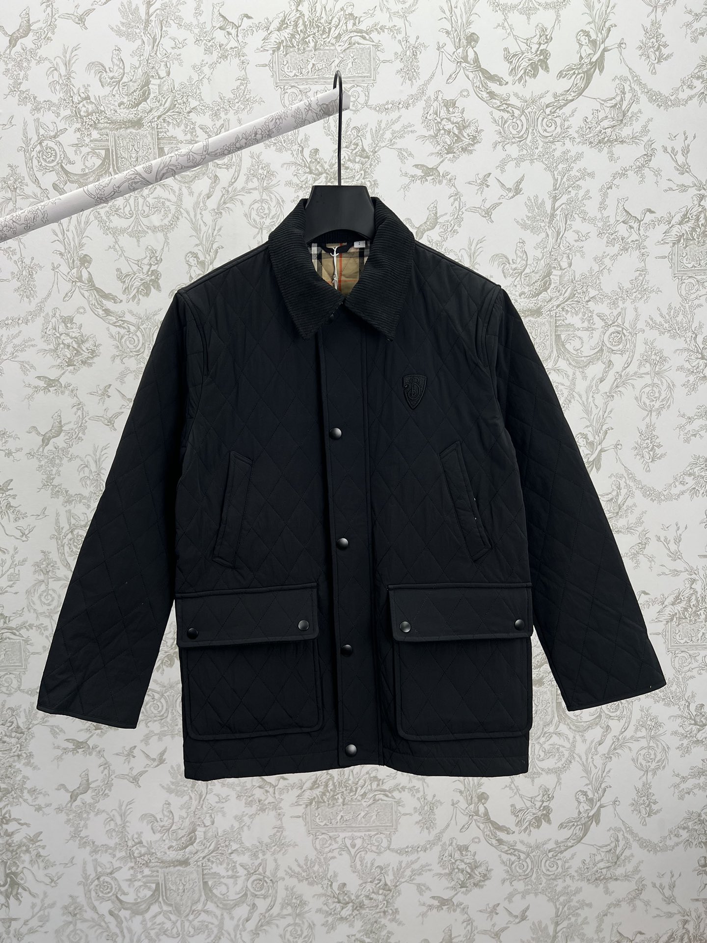 Nueva chaqueta acolchada Burberry 25ss con logo clásico bordado en el pecho. Versión alta. Talla: S.M.L.XL.