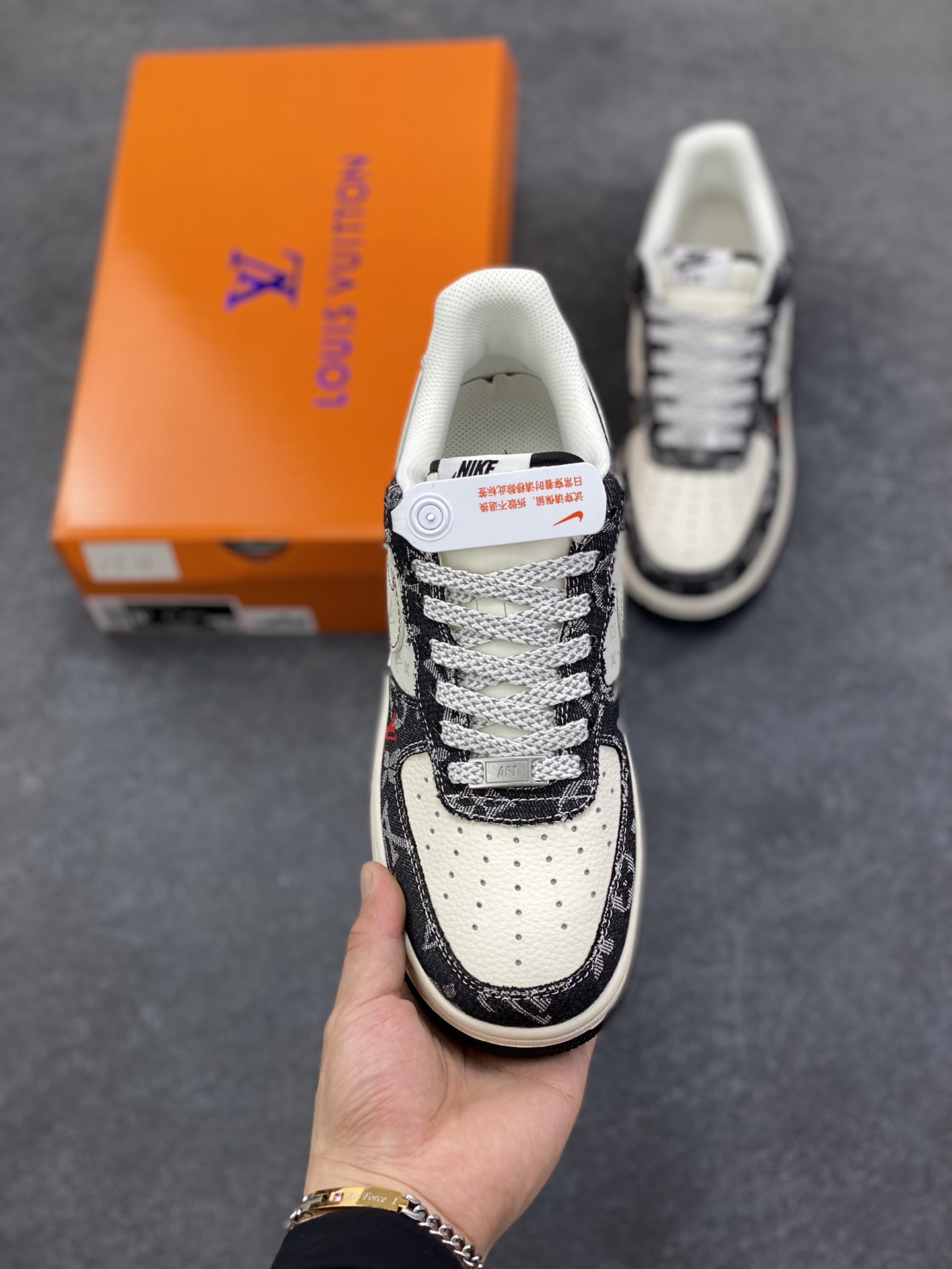 图片[2]-Nike Air Force 1 \’07 Low “LV联名——牛仔米黑缝线”空军一号 低帮 运动鞋 休闲鞋 折边针车 工艺难度大 原楦头原纸板 原装鞋盒 定制五金配件 内置全掌气垫 原厂鞋底 货号：MZ9588-815 尺码：36 36.5 37.5 38 38.5 39 40 40.5 41 42 42.5 43 44 44.5 45-选品中心