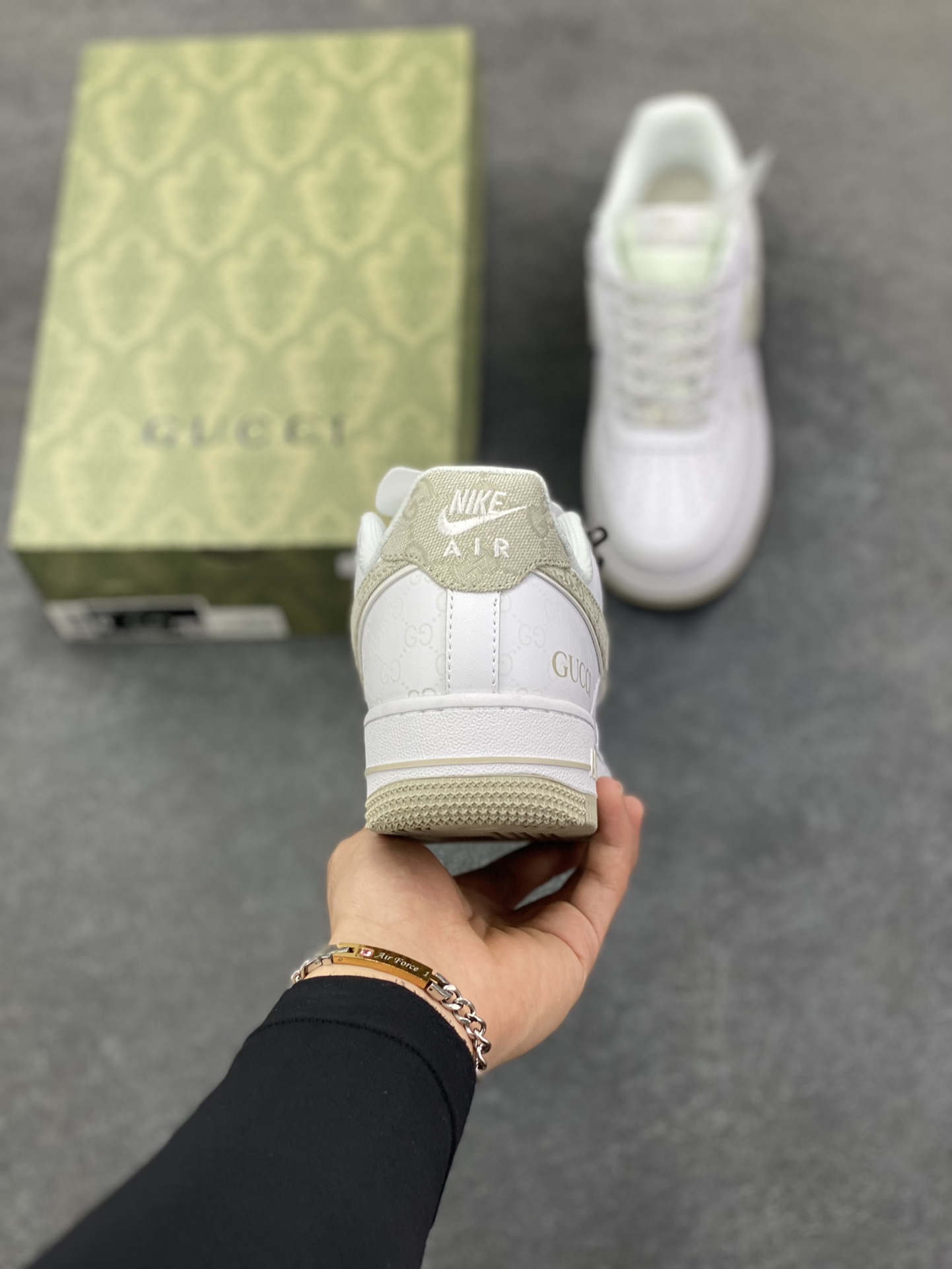图片[4]-NIke Air Force 1 \’07 Low “古驰联名——米灰牛仔夜光”空军一号 低帮 运动鞋 休闲鞋 折边针车 工艺难度大 原楦头原纸板 原装鞋盒 定制五金配件 内置全掌气垫 原厂鞋底 货号：XX3168-197 尺码：36 36.5 37.5 38 38.5 39 40 40.5 41 42 42.5 43 44 44.5 45-选品中心