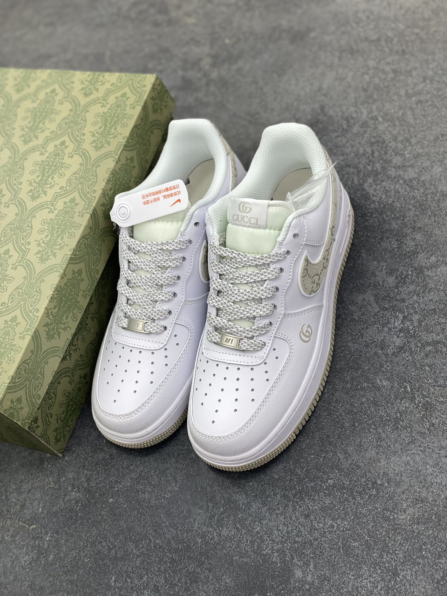 图片[8]-NIke Air Force 1 \’07 Low “古驰联名——米灰牛仔夜光”空军一号 低帮 运动鞋 休闲鞋 折边针车 工艺难度大 原楦头原纸板 原装鞋盒 定制五金配件 内置全掌气垫 原厂鞋底 货号：XX3168-197 尺码：36 36.5 37.5 38 38.5 39 40 40.5 41 42 42.5 43 44 44.5 45-选品中心