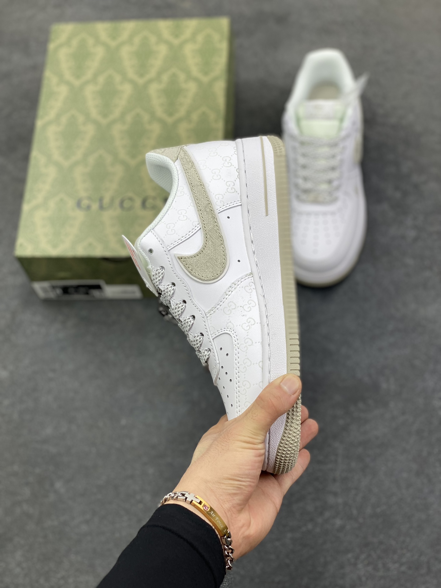 图片[3]-NIke Air Force 1 \’07 Low “古驰联名——米灰牛仔夜光”空军一号 低帮 运动鞋 休闲鞋 折边针车 工艺难度大 原楦头原纸板 原装鞋盒 定制五金配件 内置全掌气垫 原厂鞋底 货号：XX3168-197 尺码：36 36.5 37.5 38 38.5 39 40 40.5 41 42 42.5 43 44 44.5 45-选品中心