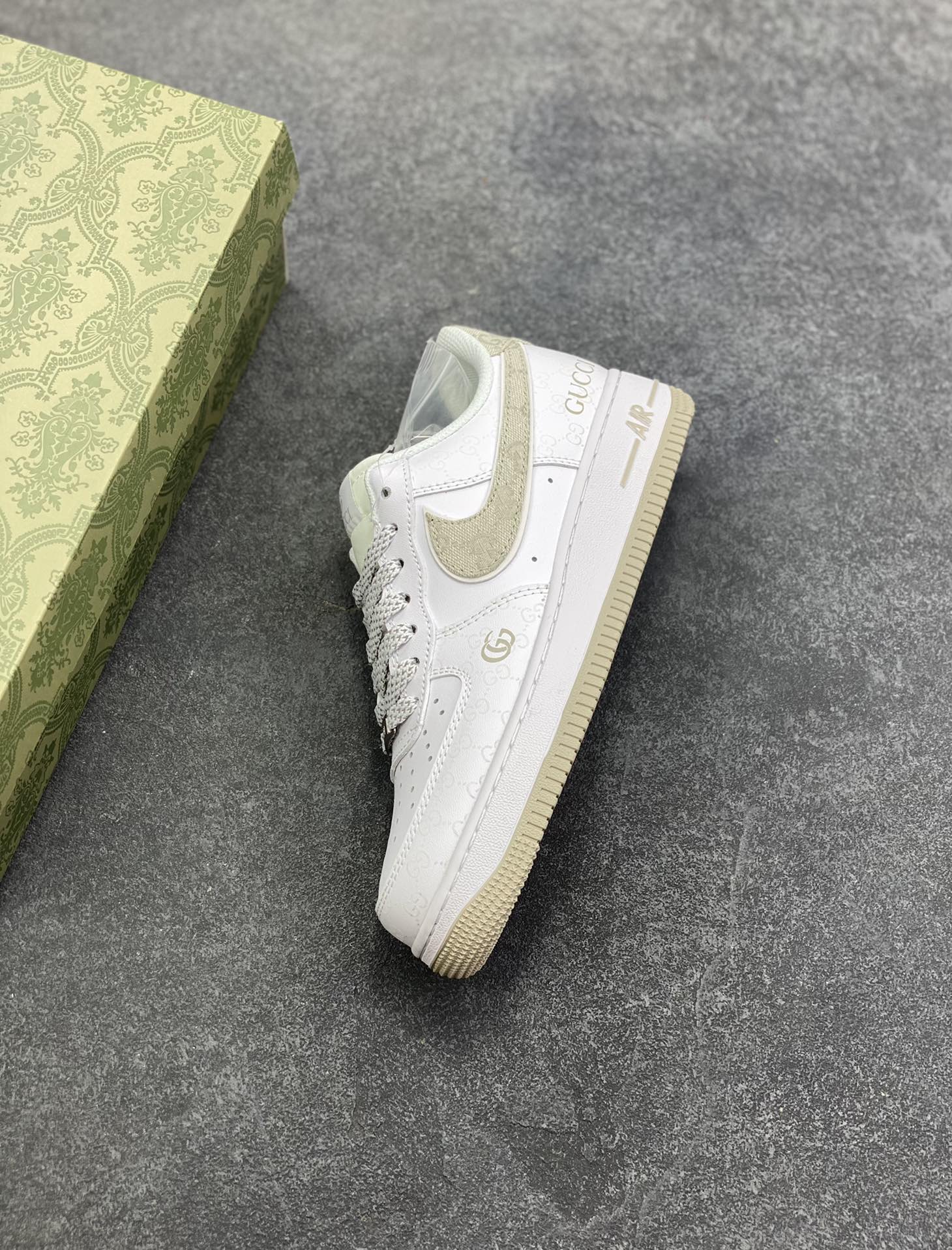 图片[7]-NIke Air Force 1 \’07 Low “古驰联名——米灰牛仔夜光”空军一号 低帮 运动鞋 休闲鞋 折边针车 工艺难度大 原楦头原纸板 原装鞋盒 定制五金配件 内置全掌气垫 原厂鞋底 货号：XX3168-197 尺码：36 36.5 37.5 38 38.5 39 40 40.5 41 42 42.5 43 44 44.5 45-选品中心