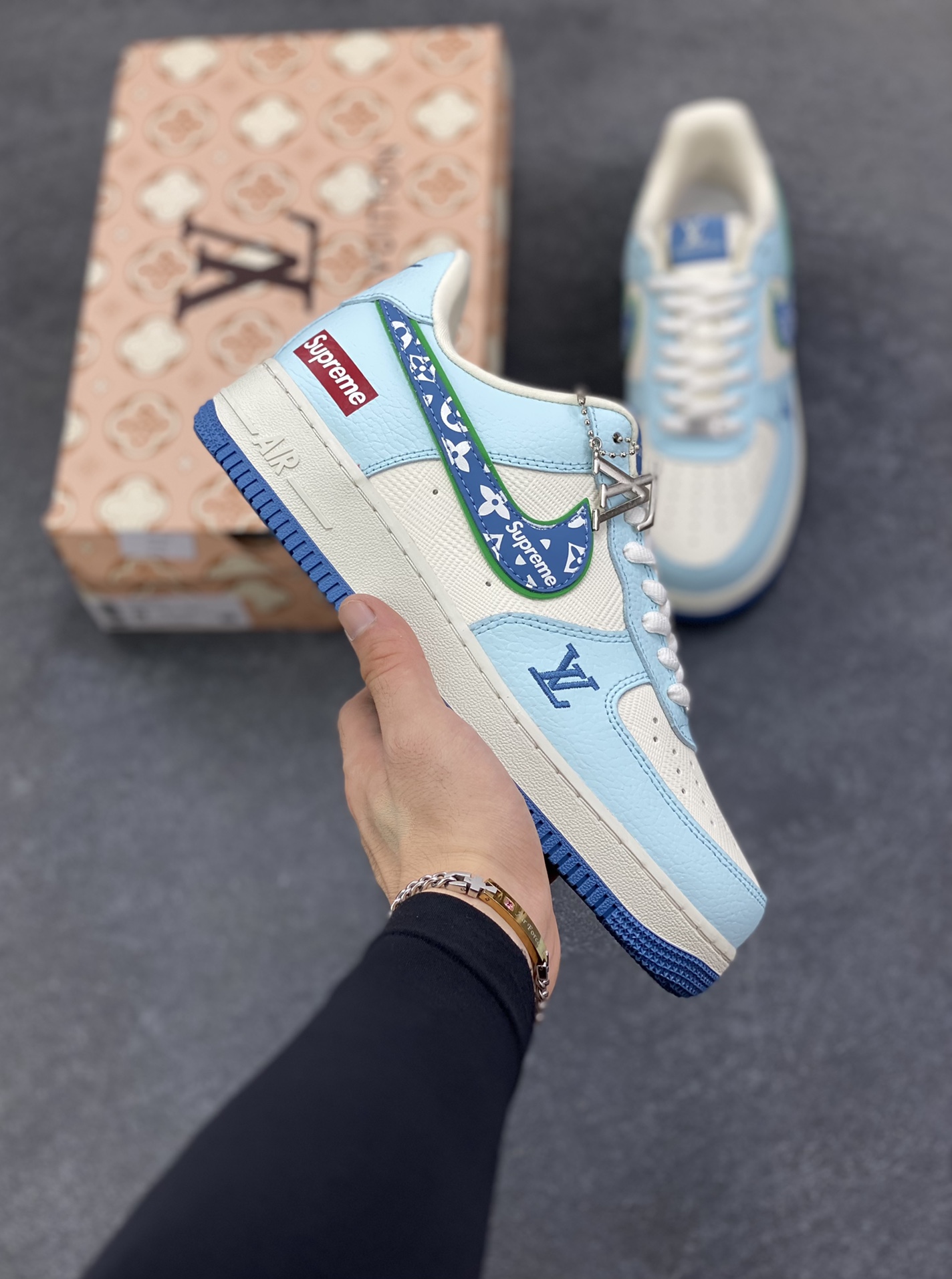 NIke Air Force 1 \'07 Low LV联名--白蓝空军一号低帮 运动鞋 休闲鞋 折边针车 工艺难度大 原楦头原纸板 高端定制鞋盒 原厂鞋底 超高清洁度 细节完美 货号：YF9511-809 尺码：36 36.5 37.5 38 38.5 39 40 40.5 41 42 42.5 43 44 44.5 45-选品中心