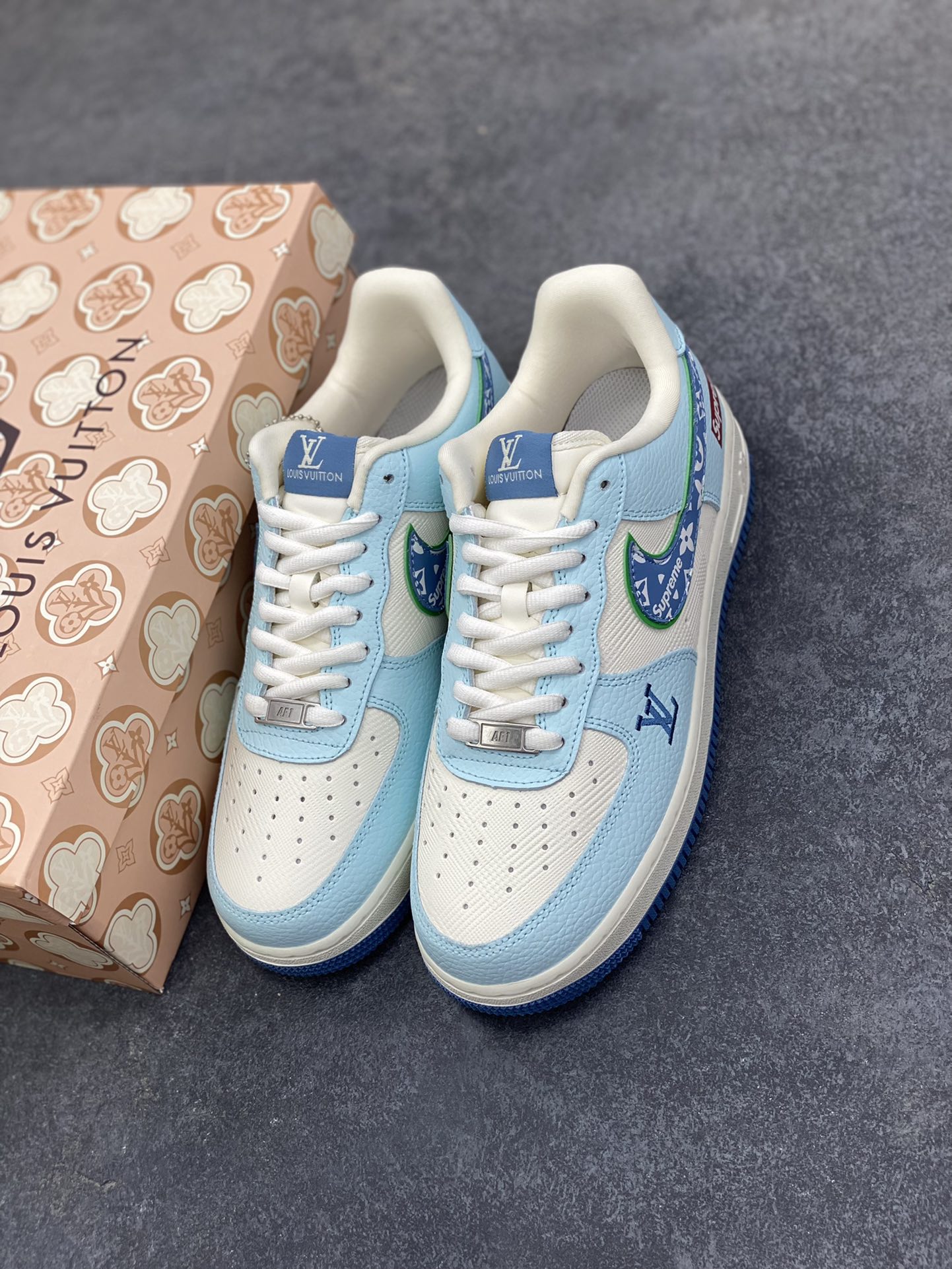 图片[8]-NIke Air Force 1 \’07 Low LV联名–白蓝空军一号低帮 运动鞋 休闲鞋 折边针车 工艺难度大 原楦头原纸板 高端定制鞋盒 原厂鞋底 超高清洁度 细节完美 货号：YF9511-809 尺码：36 36.5 37.5 38 38.5 39 40 40.5 41 42 42.5 43 44 44.5 45-选品中心