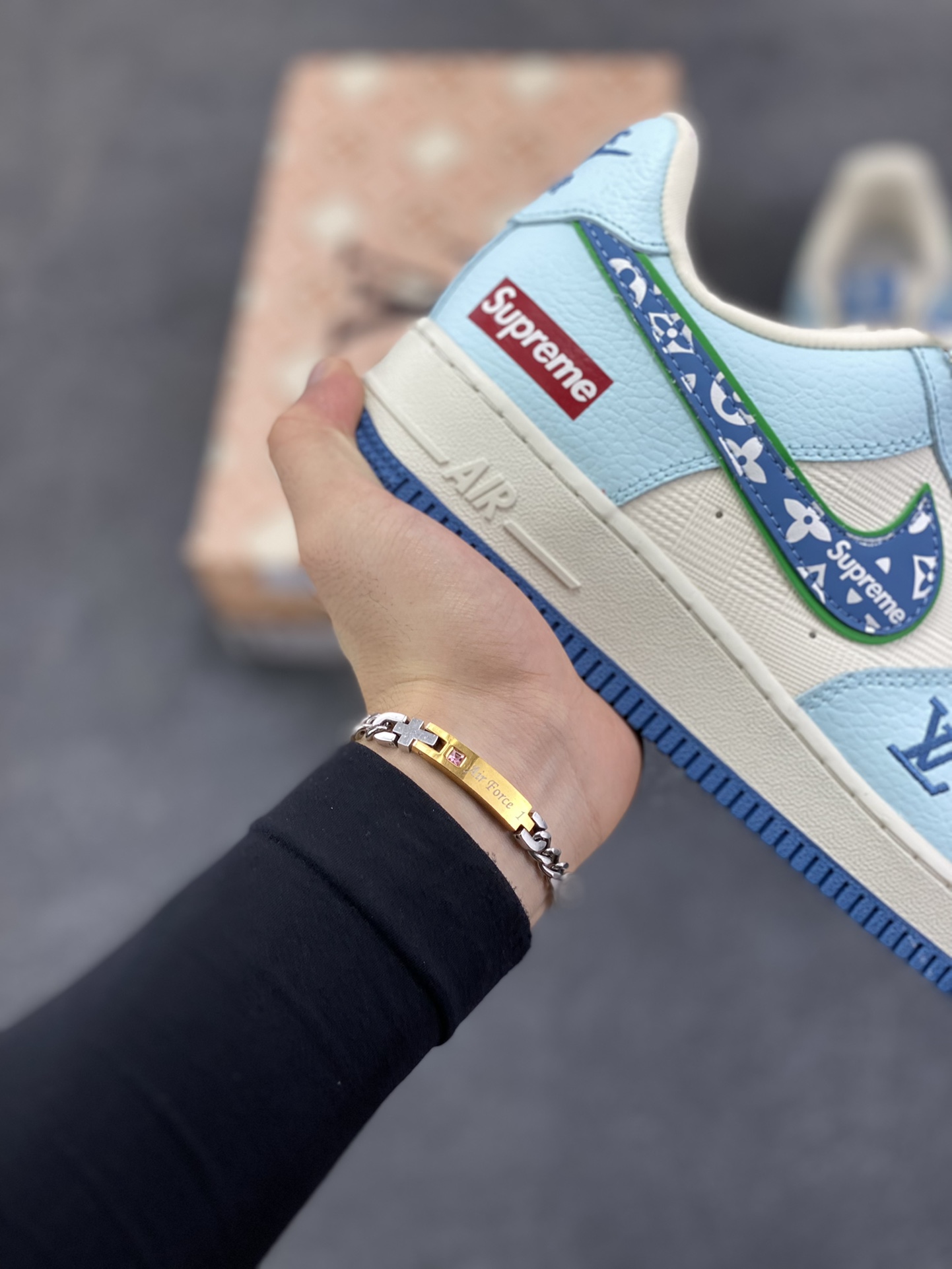 图片[6]-NIke Air Force 1 \’07 Low LV联名–白蓝空军一号低帮 运动鞋 休闲鞋 折边针车 工艺难度大 原楦头原纸板 高端定制鞋盒 原厂鞋底 超高清洁度 细节完美 货号：YF9511-809 尺码：36 36.5 37.5 38 38.5 39 40 40.5 41 42 42.5 43 44 44.5 45-选品中心