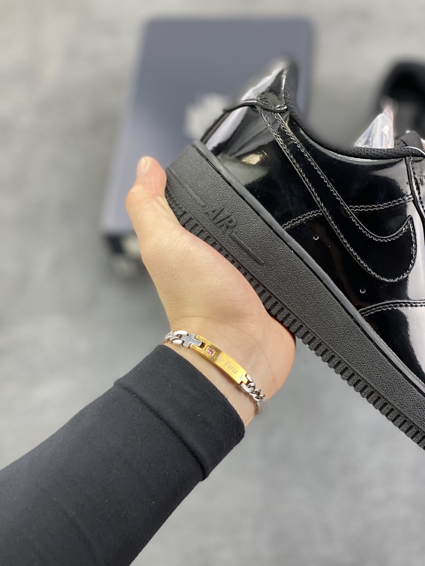 图片[6]-Nike Air Force 1 Low 全黑镜面漆皮 原楦头原纸板 打造纯正空军版型 专注外贸渠道 全掌内置蜂窝气垫 原盒配件 原厂中底钢印、拉帮完美 货号：CW2288-002 尺码：36 36.5 37.5 38 38.5 39 40 40.5 41 42 42.5 43 44 44.5 45-选品中心