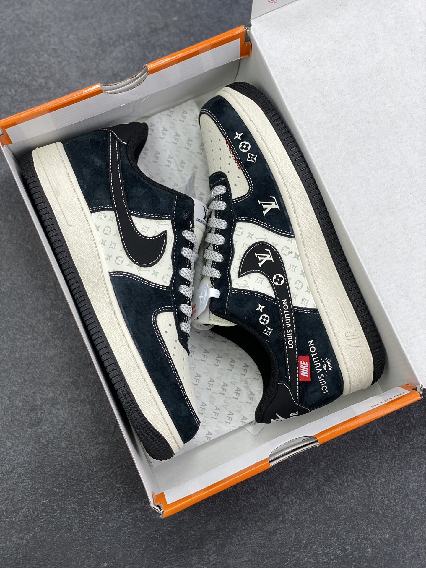 图片[9]-NIke Air Force 1 \’07 Low “LV联名——Nike织标”空军一号 低帮 运动鞋 休闲鞋 折边针车 工艺难度大 原楦头原纸板 原装鞋盒 定制五金配件 内置全掌气垫 原厂鞋底 货号：CX5050-Y26 尺码：36 36.5 37.5 38 38.5 39 40 40.5 41 42 42.5 43 44 44.5 45-选品中心