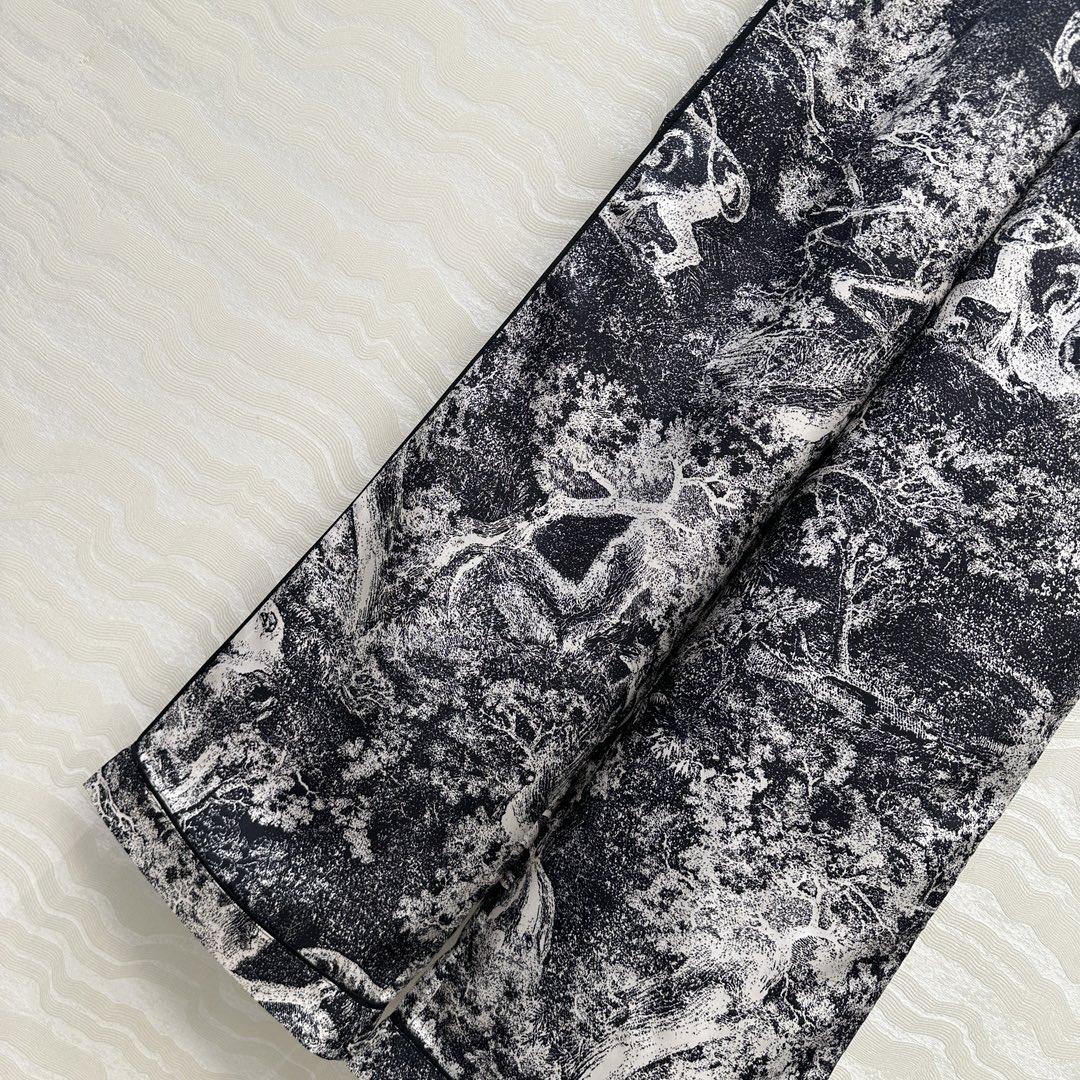 独家首发❤️原单品质，MissD 新品系列 睡衣风真丝长裤！100%真丝斜纹绸，动物园茹伊印花图案穿上夏