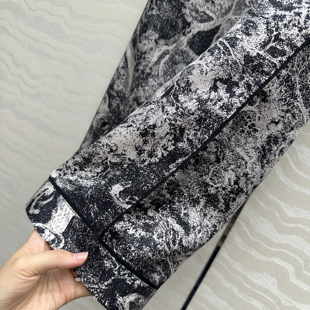 独家首发❤️原单品质，MissD 新品系列 睡衣风真丝长裤！100%真丝斜纹绸，动物园茹伊印花图案穿上夏