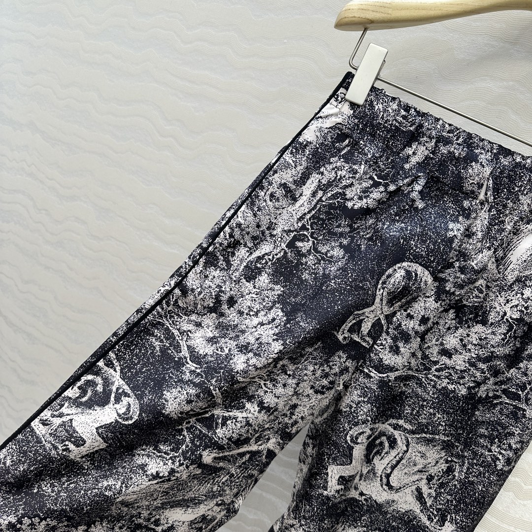 独家首发❤️原单品质，MissD 新品系列 睡衣风真丝长裤！100%真丝斜纹绸，动物园茹伊印花图案穿上夏