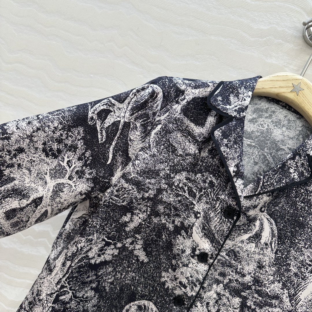 独家首发❤️原单品质，MissD 新品系列 睡衣风真丝衬衫！100%真丝斜纹绸，动物园茹伊印花图案穿上夏