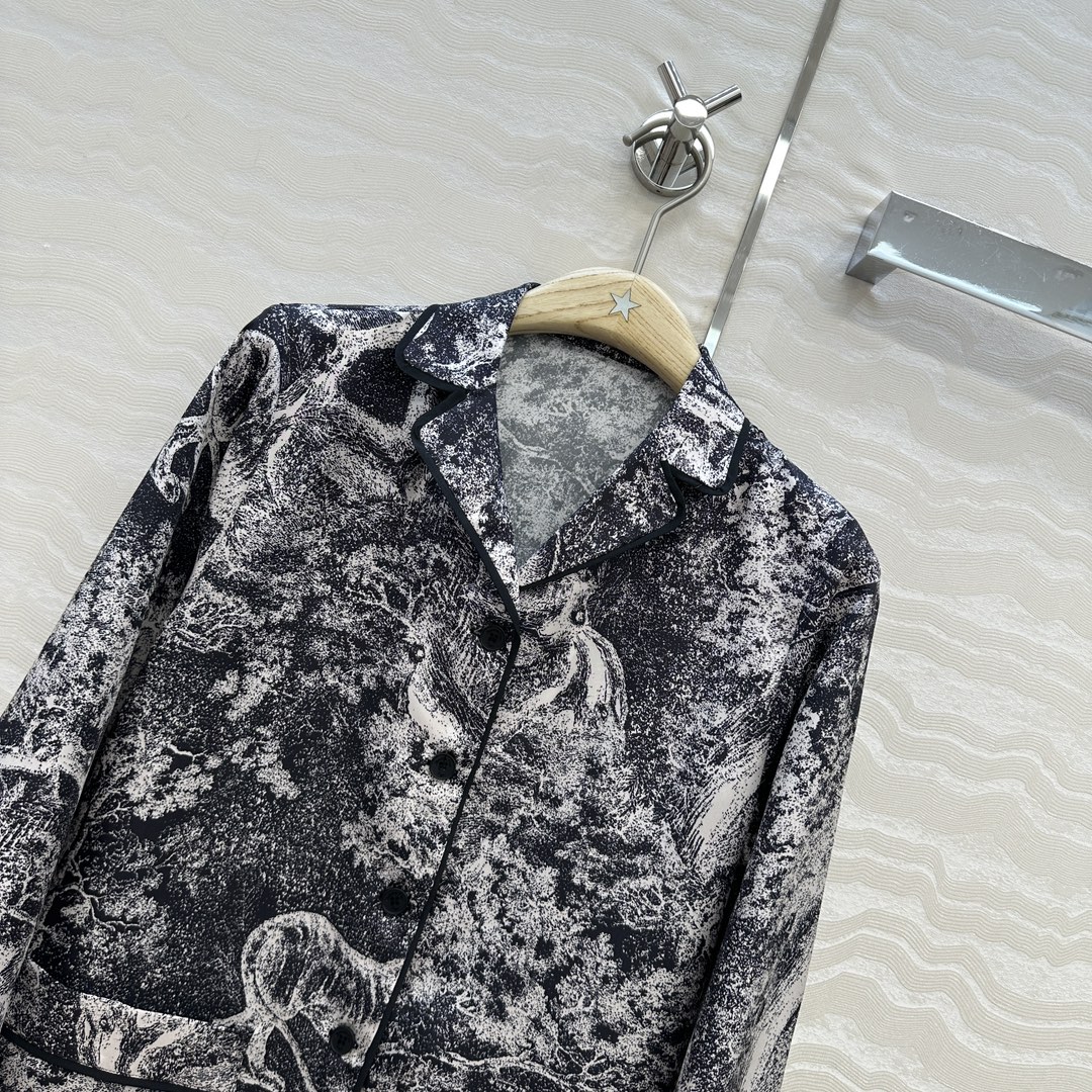 独家首发❤️原单品质，MissD 新品系列 睡衣风真丝衬衫！100%真丝斜纹绸，动物园茹伊印花图案穿上夏