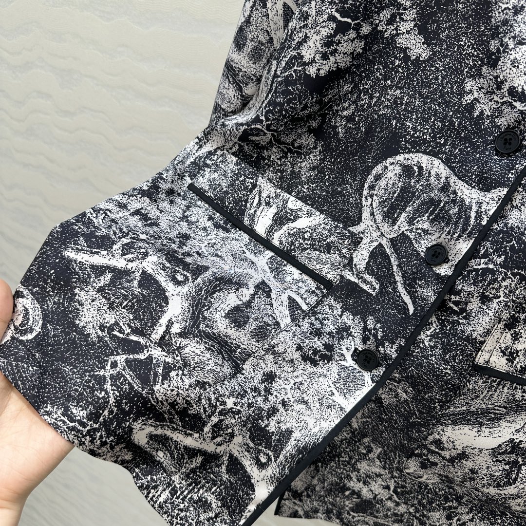 独家首发❤️原单品质，MissD 新品系列 睡衣风真丝衬衫！100%真丝斜纹绸，动物园茹伊印花图案穿上夏