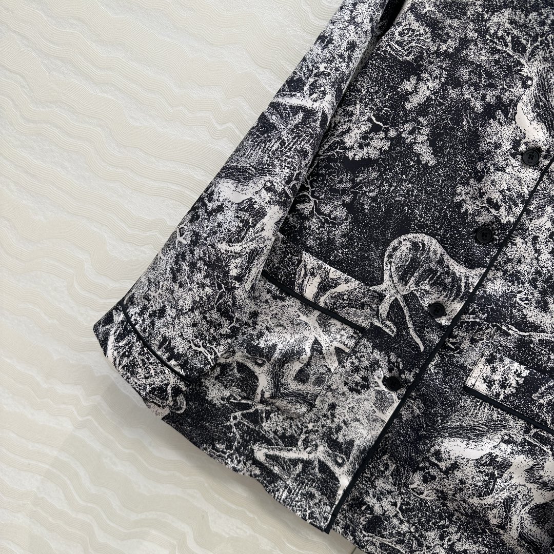 独家首发❤️原单品质，MissD 新品系列 睡衣风真丝衬衫！100%真丝斜纹绸，动物园茹伊印花图案穿上夏