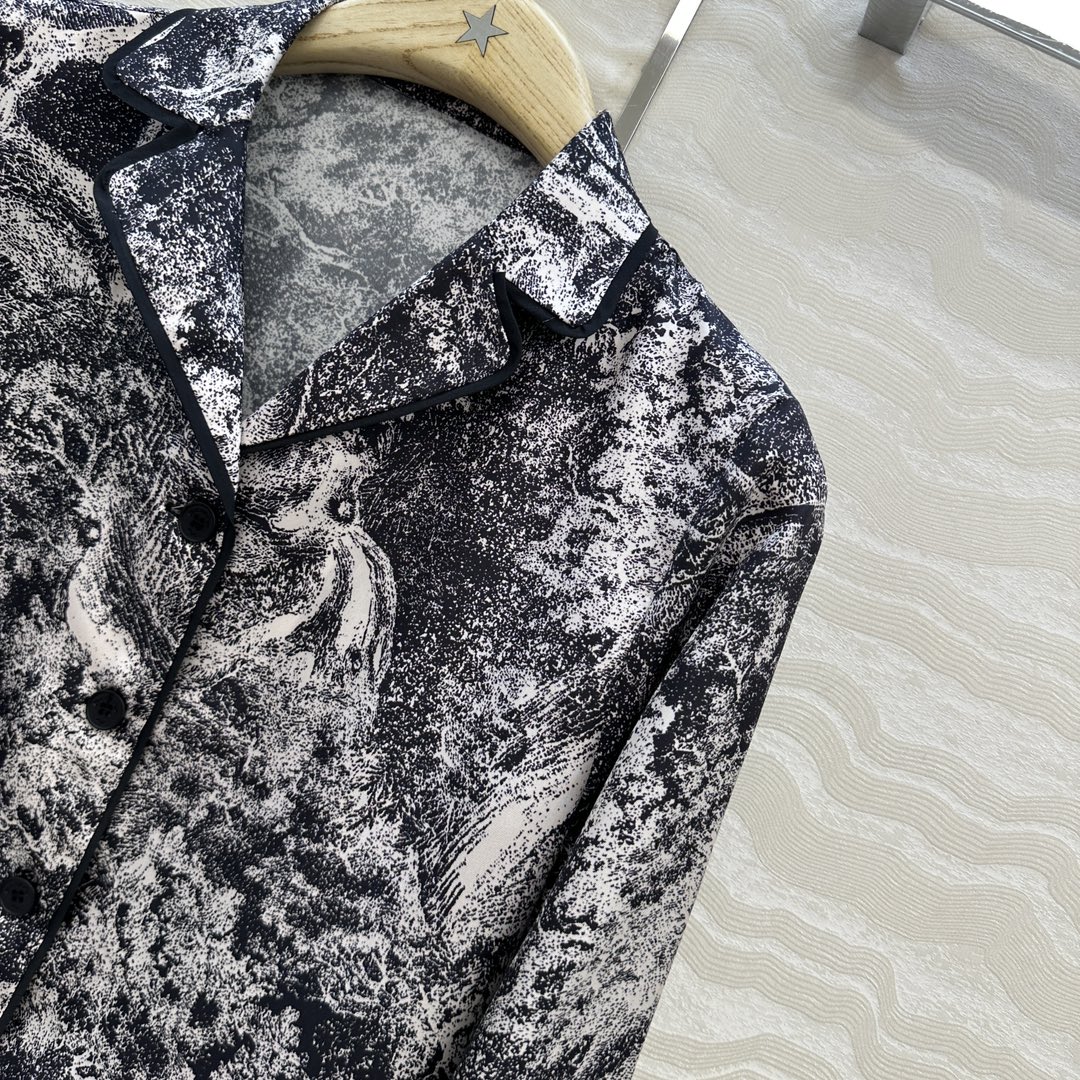 独家首发❤️原单品质，MissD 新品系列 睡衣风真丝衬衫！100%真丝斜纹绸，动物园茹伊印花图案穿上夏