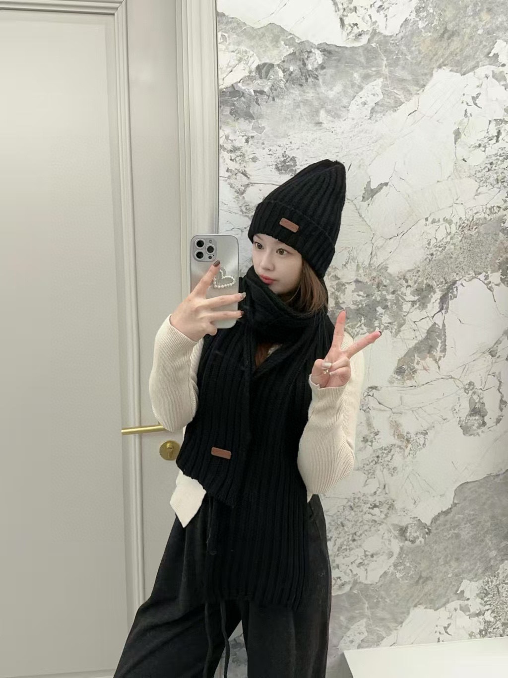 NO:532665,Loropiana official website classic new quotes, hat, ten scarf, little red book hot sale!  Dress up cool!  The same style for men and women, thicker and warmer, fashionable and popular texture, the best products for warmth in autumn and winter, order quickly, run volume sets, sets, loro piano, hats19860909Loropiana官网经典新款语录,帽子十围巾小红书热卖爆款！穿搭神气！男女同款,加厚更保暖,时尚流行质感一流,秋冬保暖最佳名品,赶紧订购哦,跑量款套装,套装,loro piana,hats,accessory