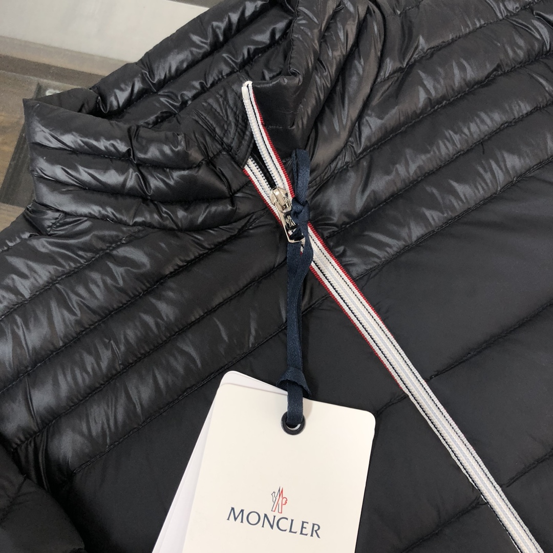 羽绒 🆕MONCL#ER 蒙口 Daniel 2025秋冬最新男士轻薄款羽绒服！专柜最新～衣身拉链处间色