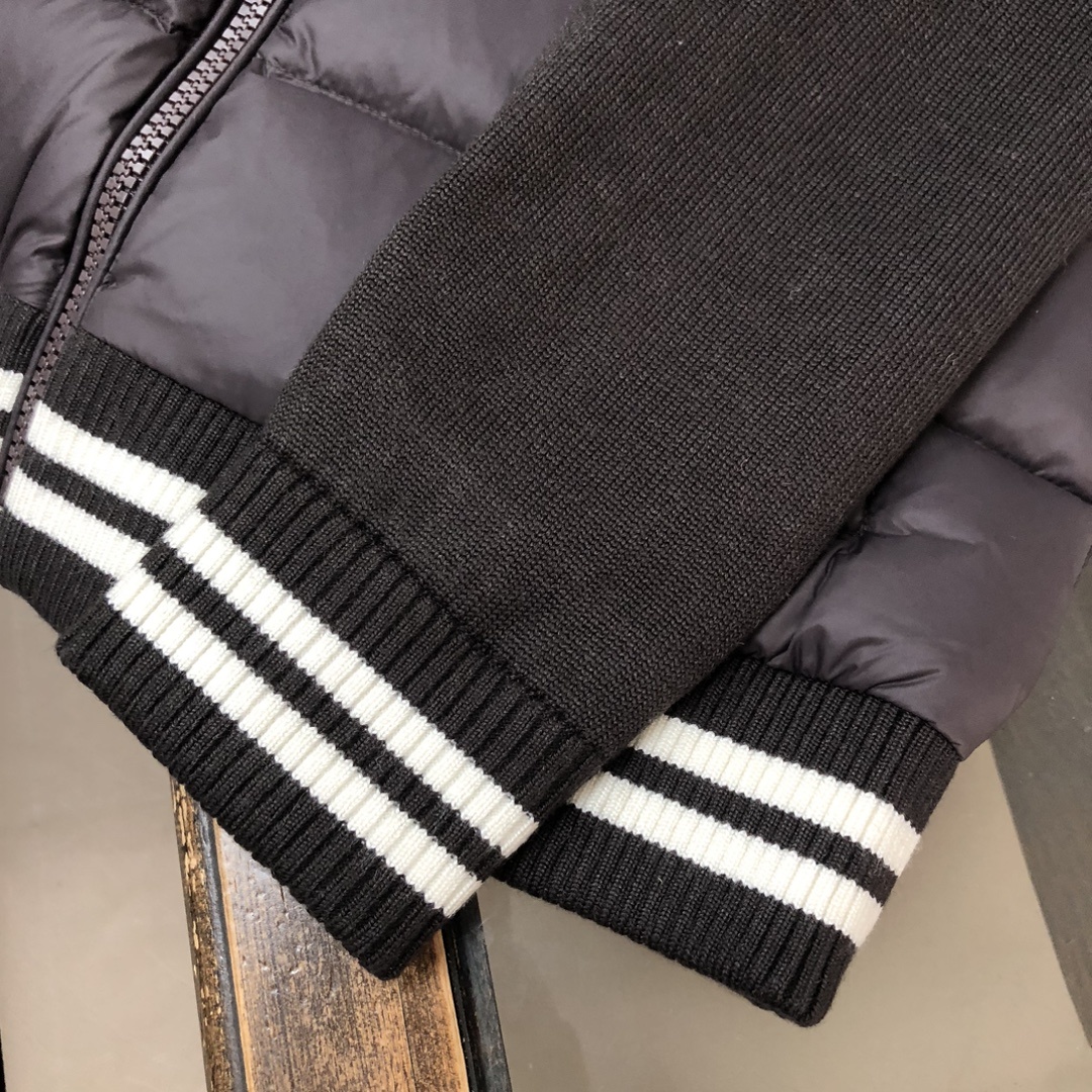 羽绒 🔥Moncler 蒙口 25秋冬最新款毛织拼接羽绒服!毛衣与羽绒服的拼接设计,既保留了羽绒服的保暖
