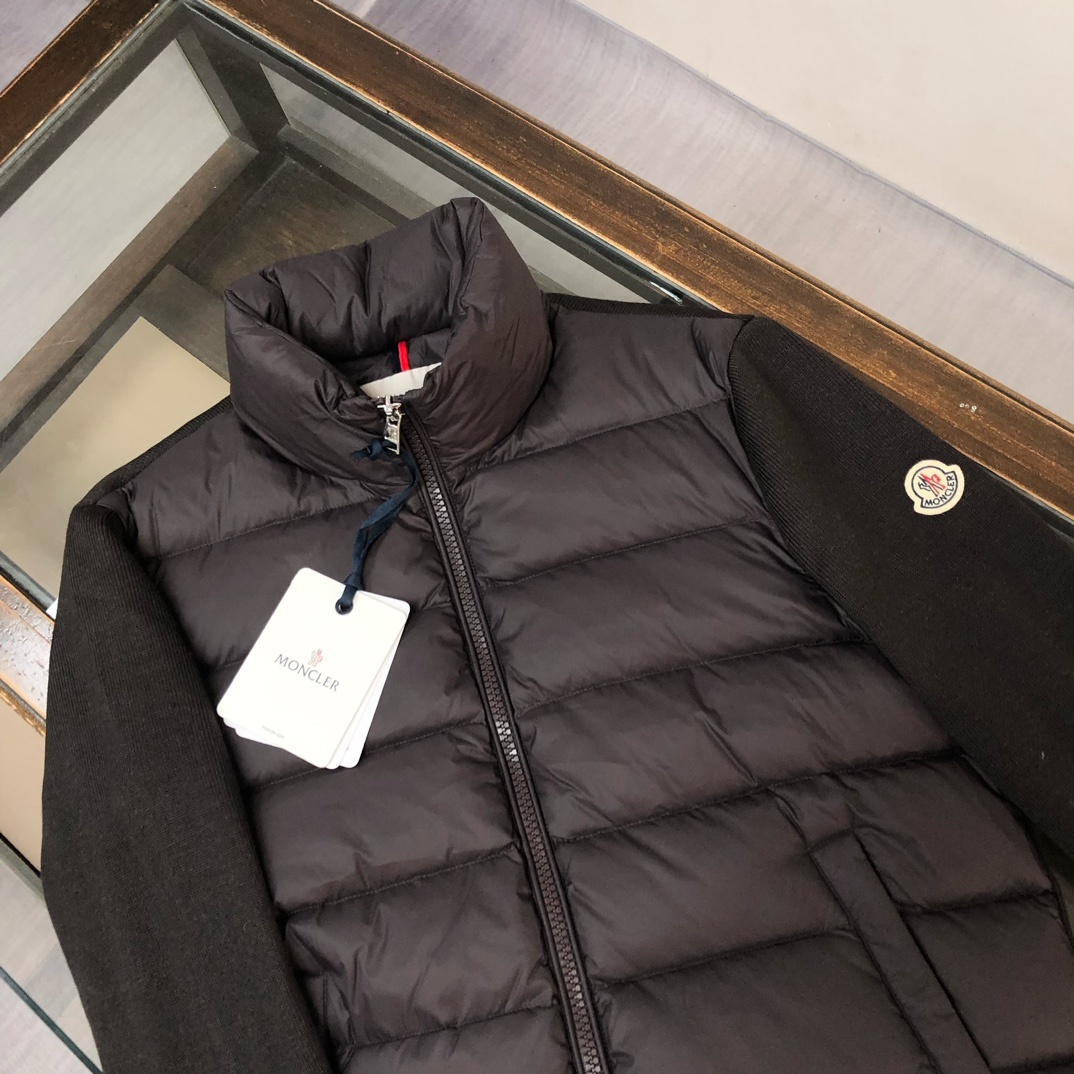 羽绒 🔥Moncler 蒙口 25秋冬最新款毛织拼接羽绒服!毛衣与羽绒服的拼接设计,既保留了羽绒服的保暖