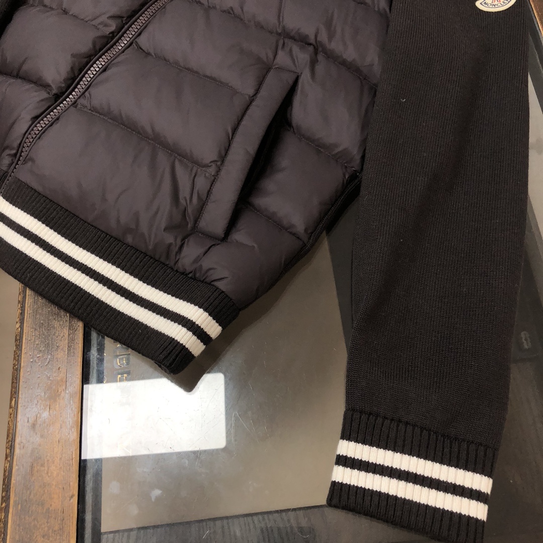 羽绒 🔥Moncler 蒙口 25秋冬最新款毛织拼接羽绒服!毛衣与羽绒服的拼接设计,既保留了羽绒服的保暖