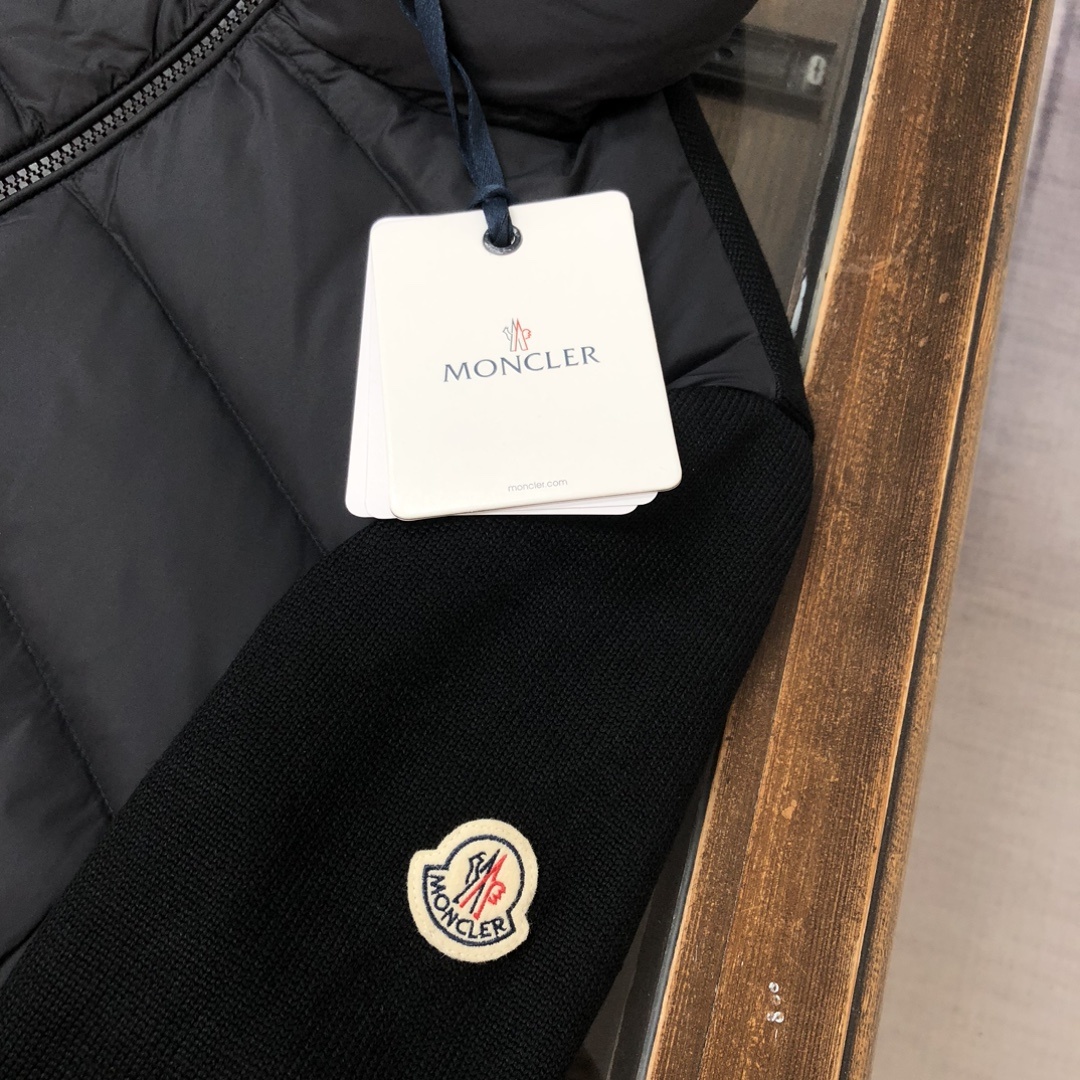 羽绒 🔥Moncler 蒙口 25秋冬最新款毛织拼接羽绒服!毛衣与羽绒服的拼接设计,既保留了羽绒服的保暖