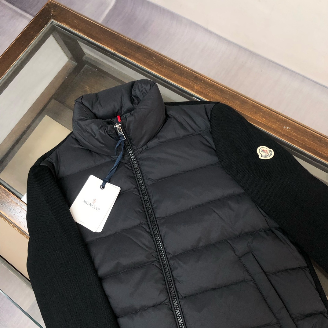 羽绒 🔥Moncler 蒙口 25秋冬最新款毛织拼接羽绒服!毛衣与羽绒服的拼接设计,既保留了羽绒服的保暖