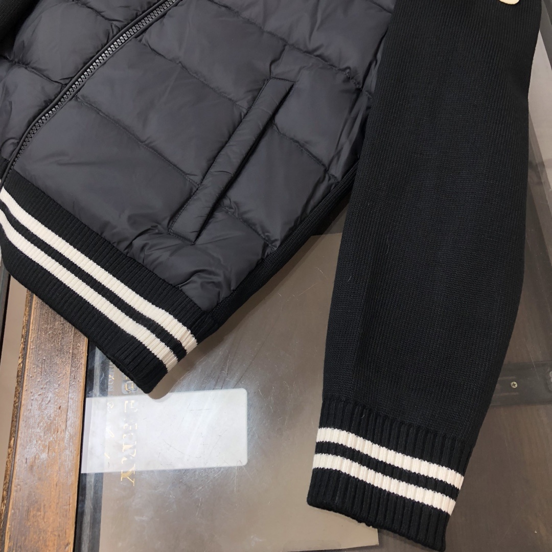 羽绒 🔥Moncler 蒙口 25秋冬最新款毛织拼接羽绒服!毛衣与羽绒服的拼接设计,既保留了羽绒服的保暖