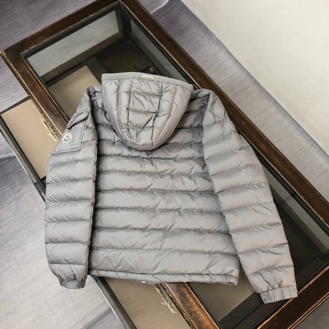 羽绒 🔥Moncler 蒙口 Galion 早秋轻薄连帽羽绒服😍 专柜同步上新🈶售~这款羽绒服夹克轻便而