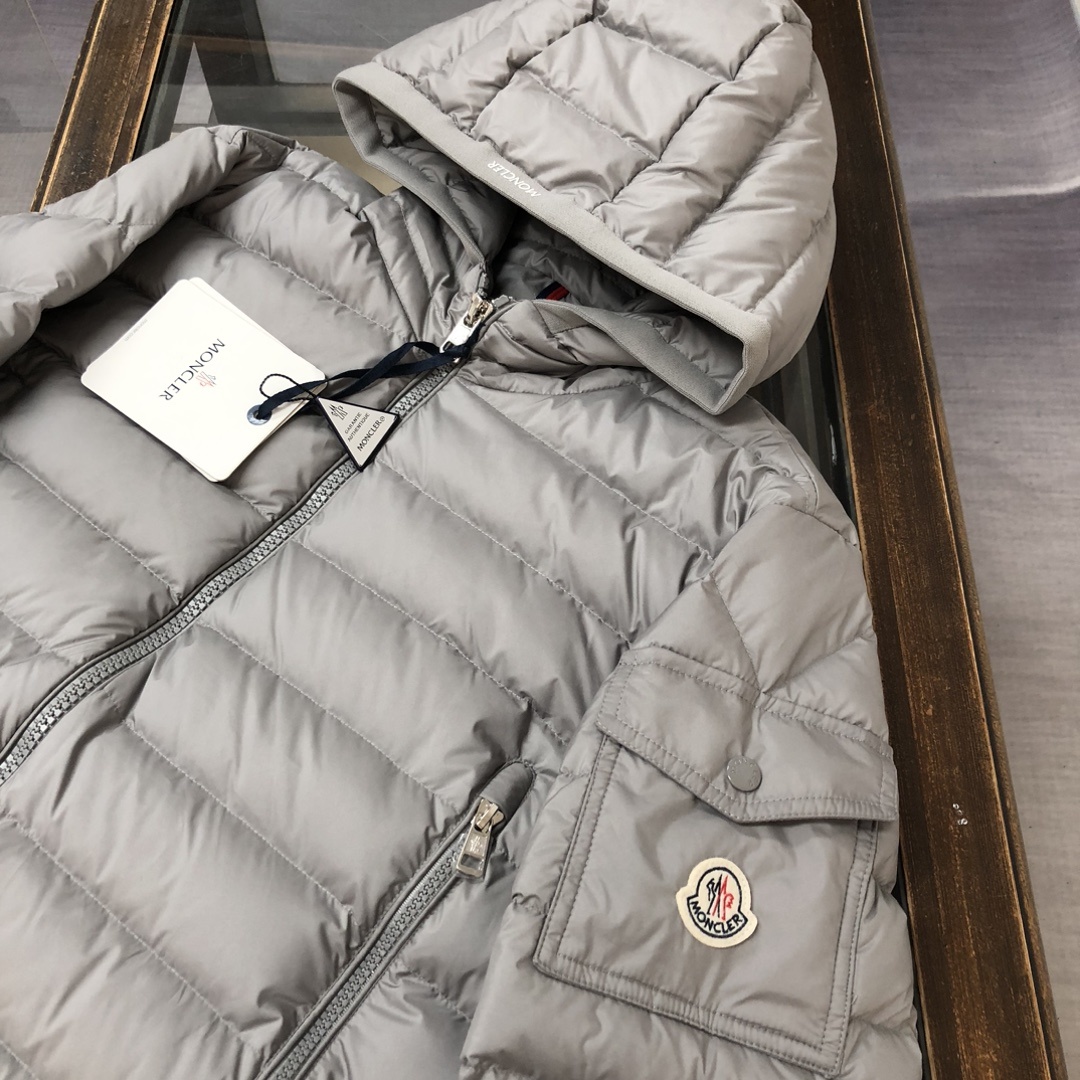 羽绒 🔥Moncler 蒙口 Galion 早秋轻薄连帽羽绒服😍 专柜同步上新🈶售~这款羽绒服夹克轻便而