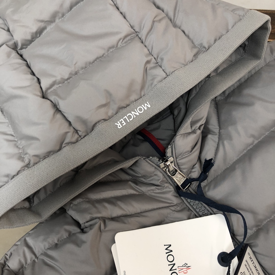 羽绒 🔥Moncler 蒙口 Galion 早秋轻薄连帽羽绒服😍 专柜同步上新🈶售~这款羽绒服夹克轻便而
