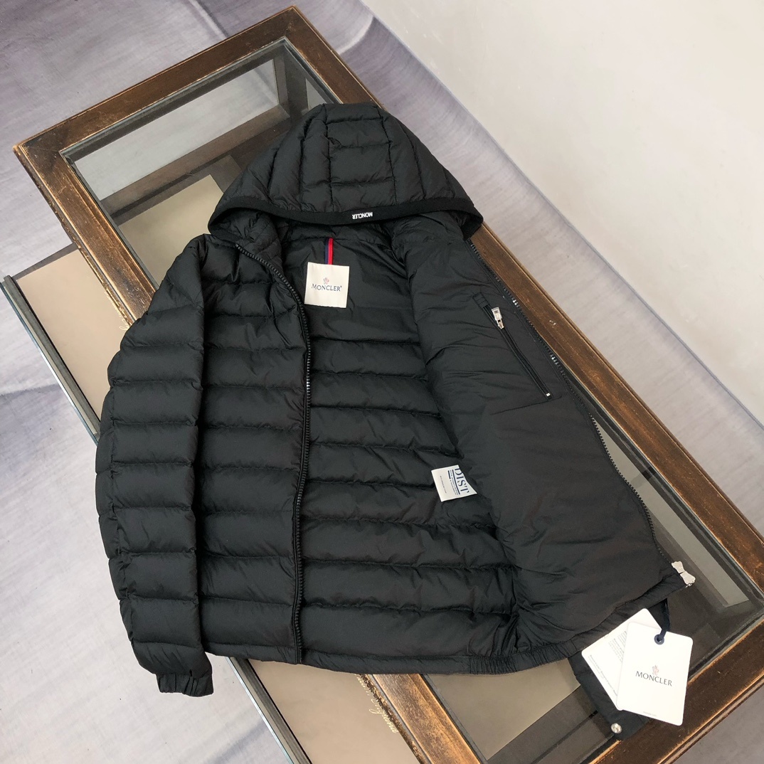羽绒 🔥Moncler 蒙口 Galion 早秋轻薄连帽羽绒服😍 专柜同步上新🈶售~这款羽绒服夹克轻便而