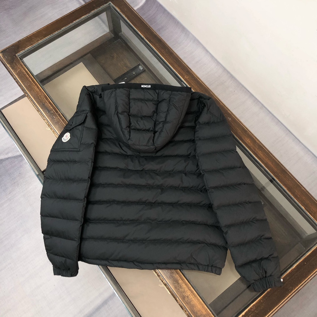 羽绒 🔥Moncler 蒙口 Galion 早秋轻薄连帽羽绒服😍 专柜同步上新🈶售~这款羽绒服夹克轻便而