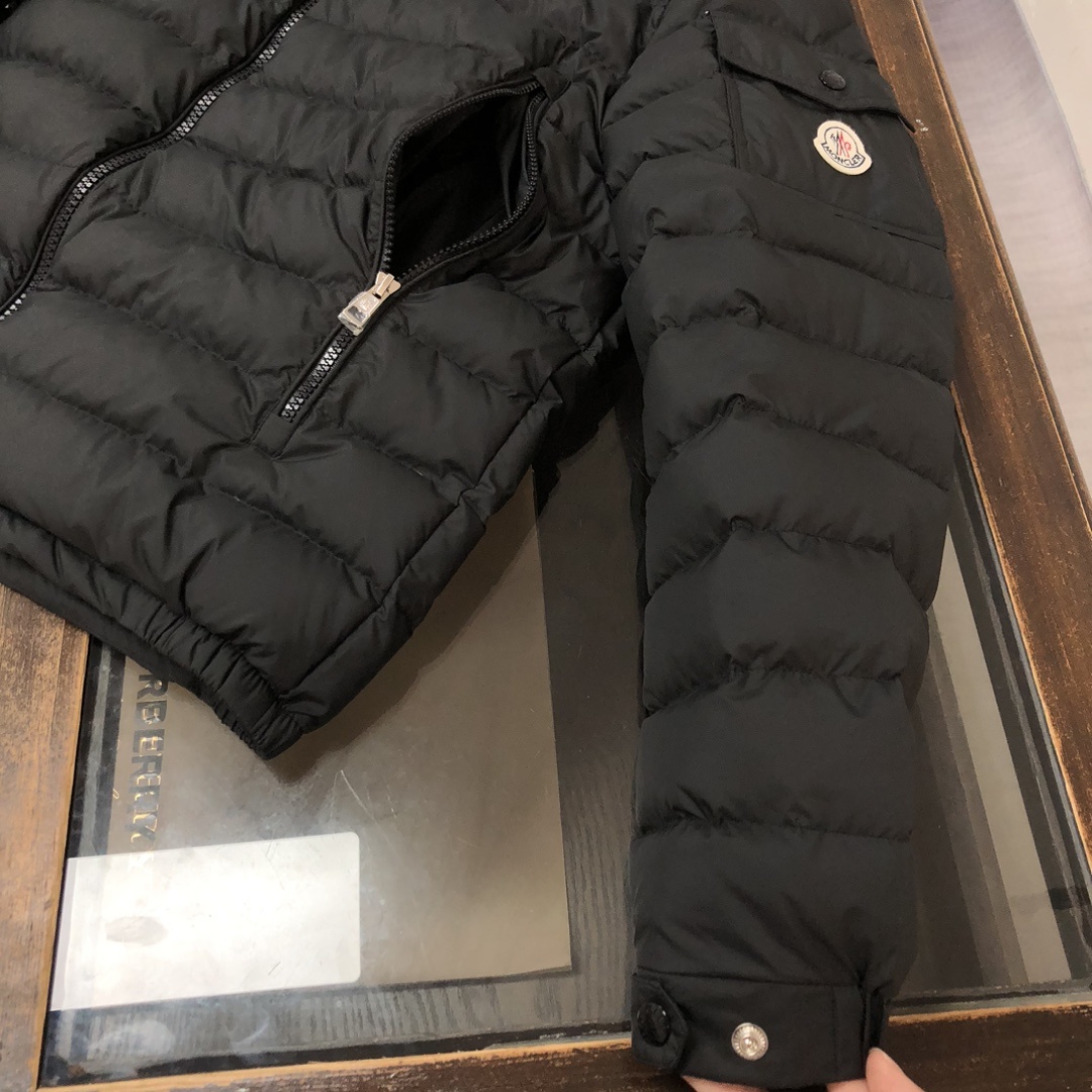 羽绒 🔥Moncler 蒙口 Galion 早秋轻薄连帽羽绒服😍 专柜同步上新🈶售~这款羽绒服夹克轻便而
