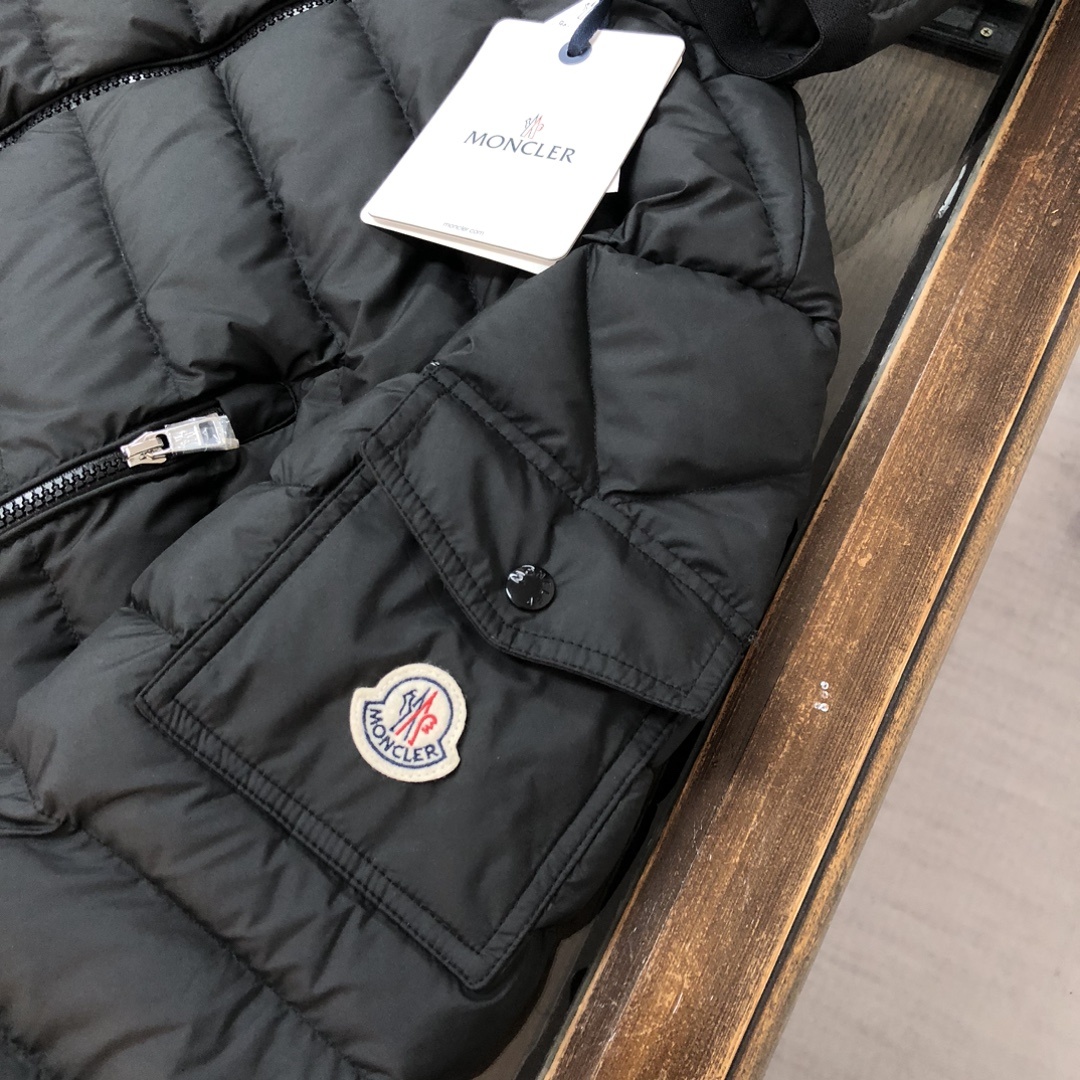 羽绒 🔥Moncler 蒙口 Galion 早秋轻薄连帽羽绒服😍 专柜同步上新🈶售~这款羽绒服夹克轻便而