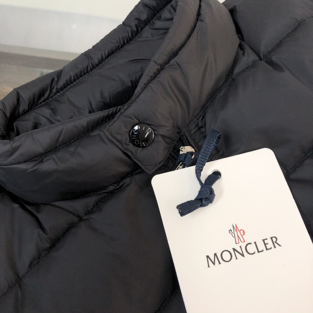 MON*CLER 蒙口立领轻薄羽绒服!专柜同步发售,强烈推荐自留款!客供高密度防钻绒尼龙面料,采用Lon