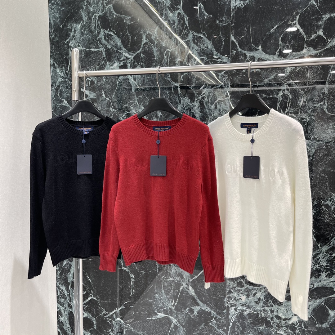 路易 25秋冬新款 刺绣套头毛衣 胸前刺绣工艺勾勒出品牌字母装点彰显高级定位和时尚调性 打造无性别的时髦
