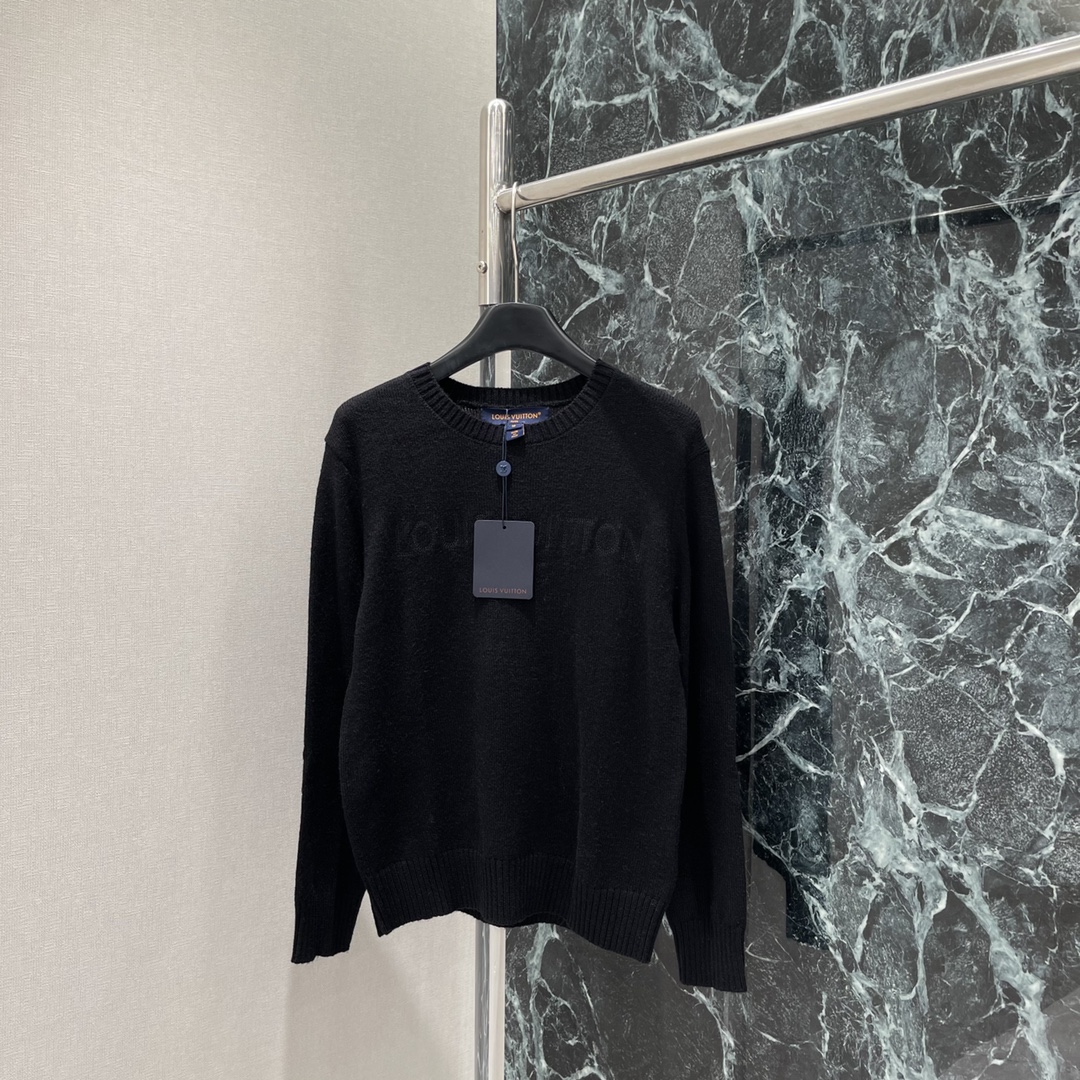 路易 25秋冬新款 刺绣套头毛衣 胸前刺绣工艺勾勒出品牌字母装点彰显高级定位和时尚调性 打造无性别的时髦