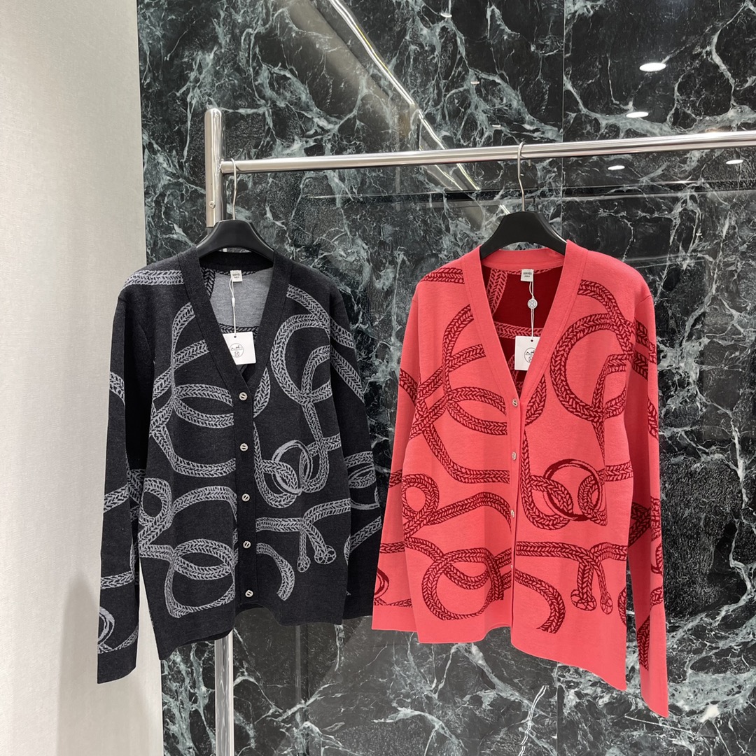 Her 25秋冬新款 撞色带链扣针织开衫 舒适亲肤V领落肩开衫剪裁穿出慵懒松弛感 袖口衣摆螺纹收边弹性十