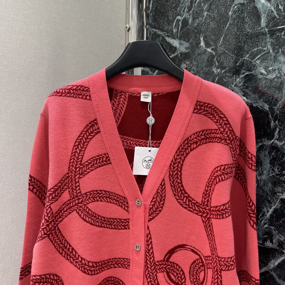 Her 25秋冬新款 撞色带链扣针织开衫 舒适亲肤V领落肩开衫剪裁穿出慵懒松弛感 袖口衣摆螺纹收边弹性十