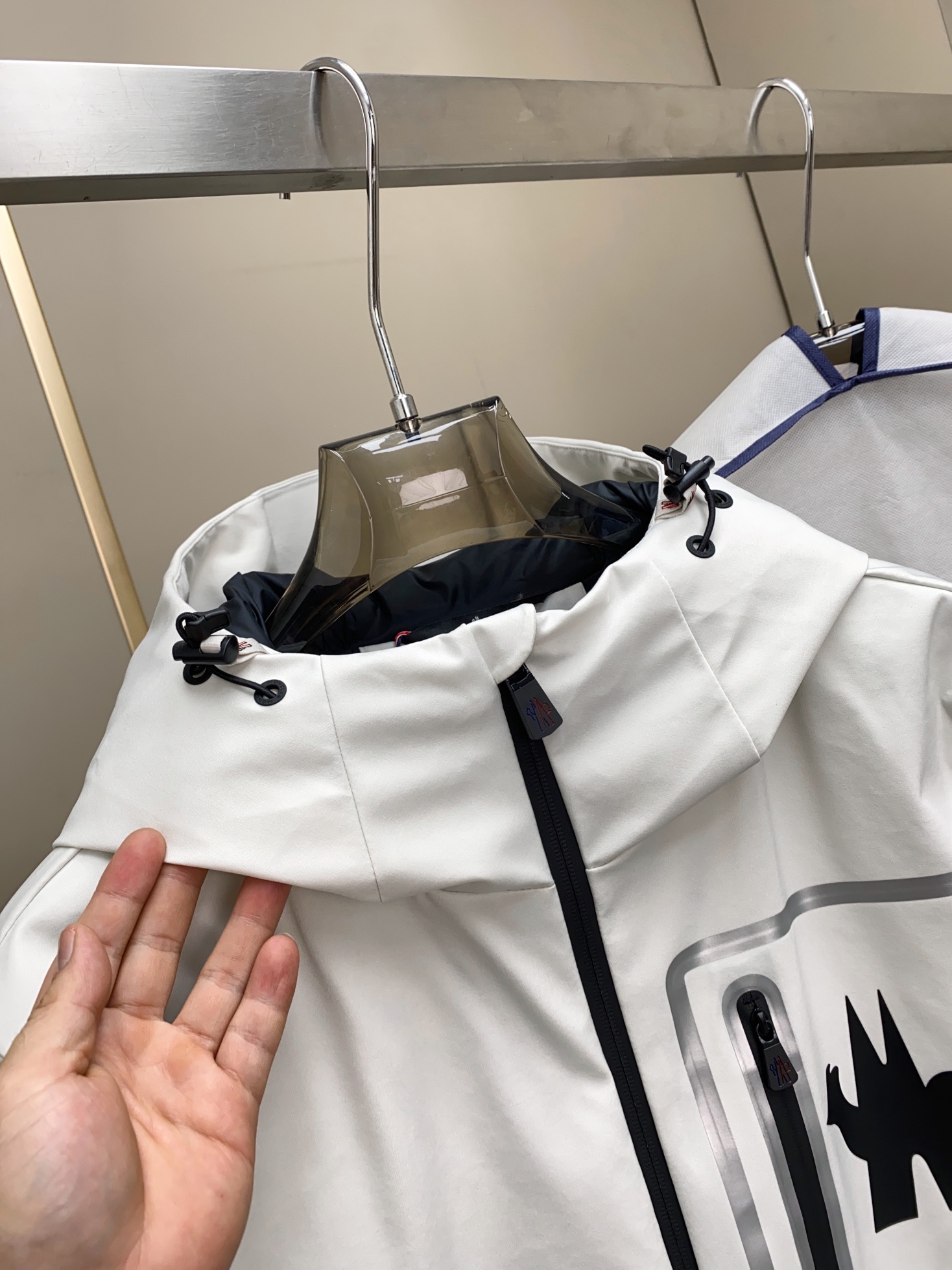 白色细节设计特写