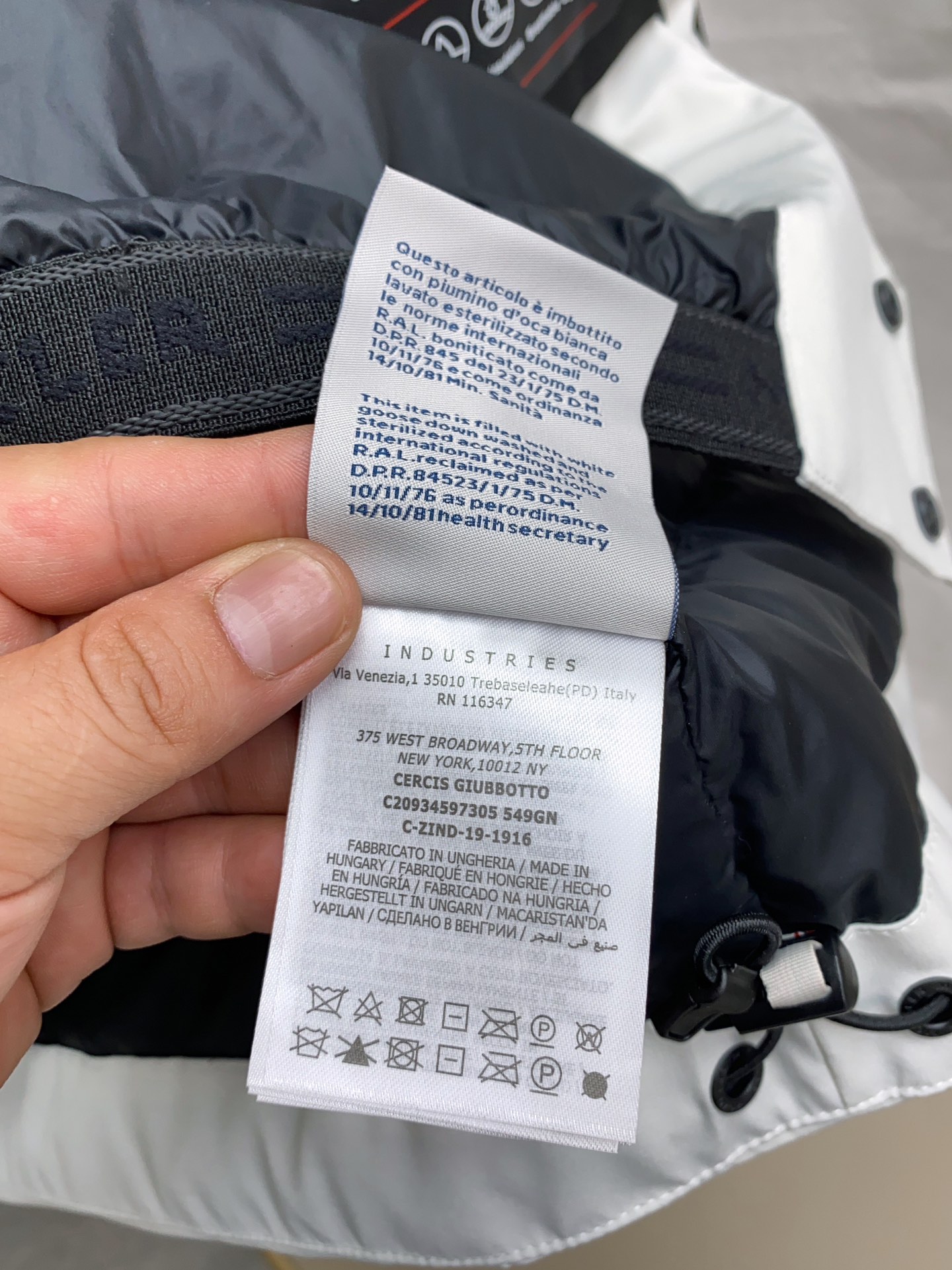 白色细节设计特写