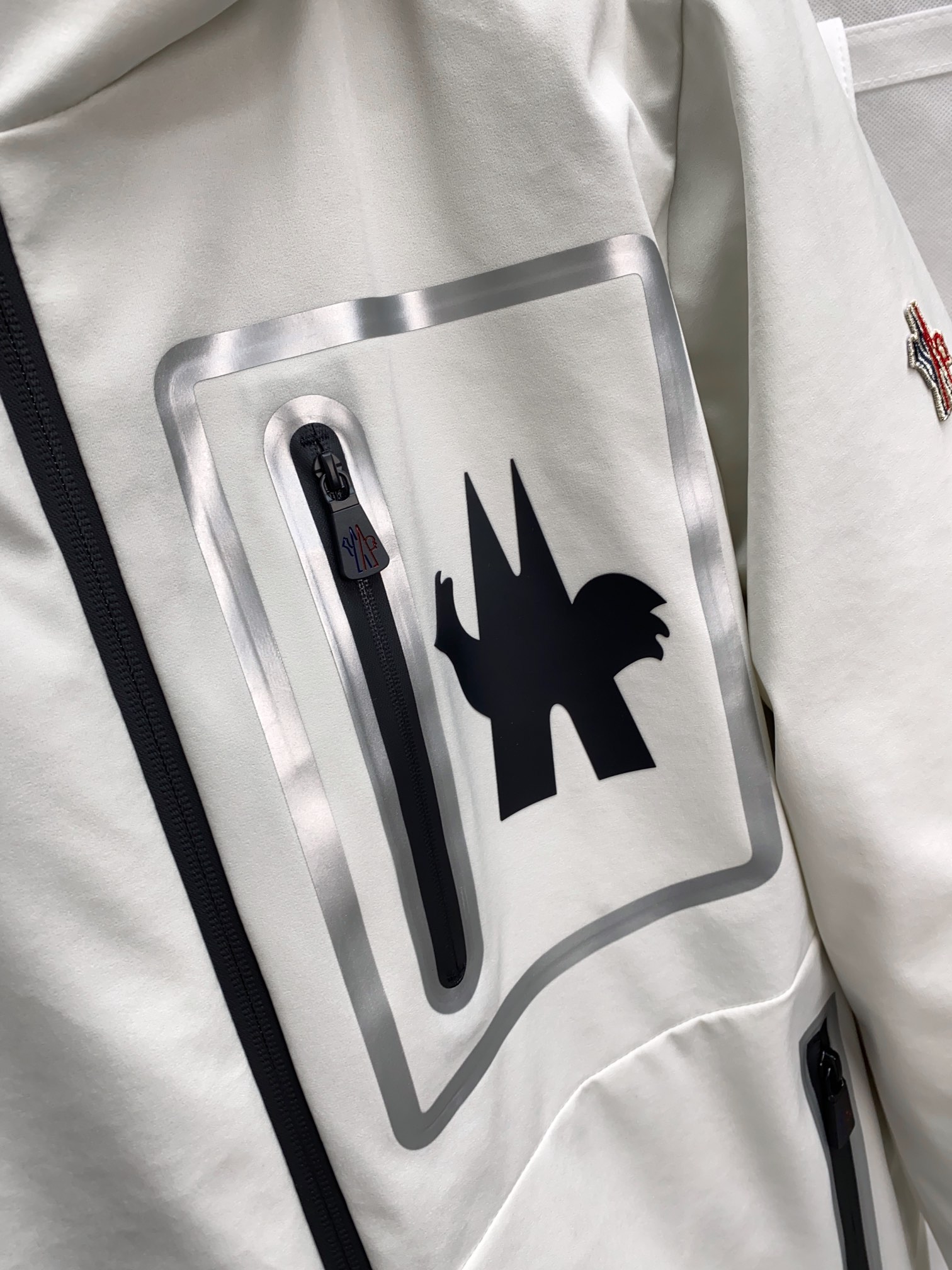 白色细节设计特写