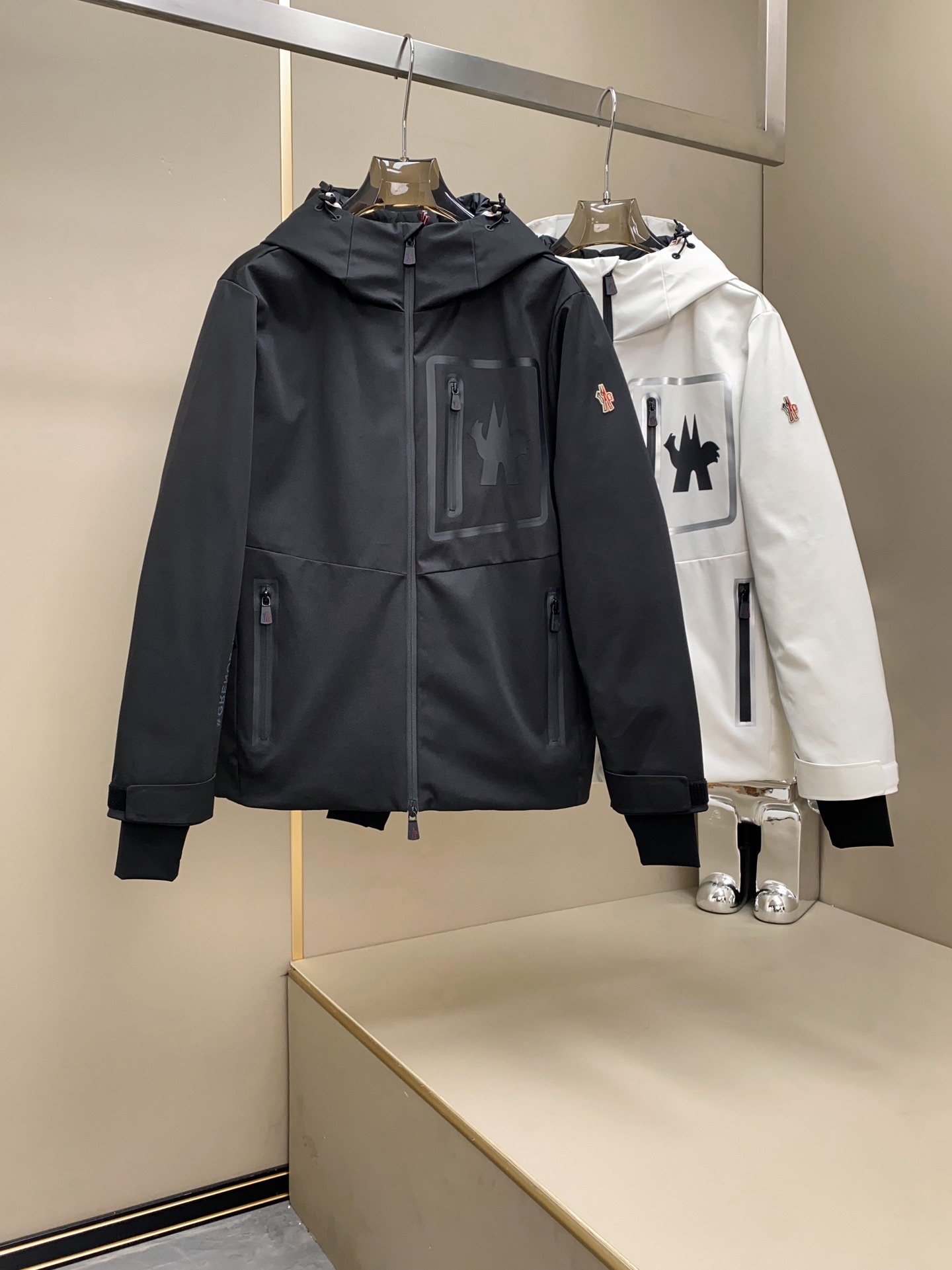 MON新品男女同款户外滑雪羽绒系列保暖羽绒服夜光3M标志！户外运动装备起家的M家，对于保暖性和舒适感有着