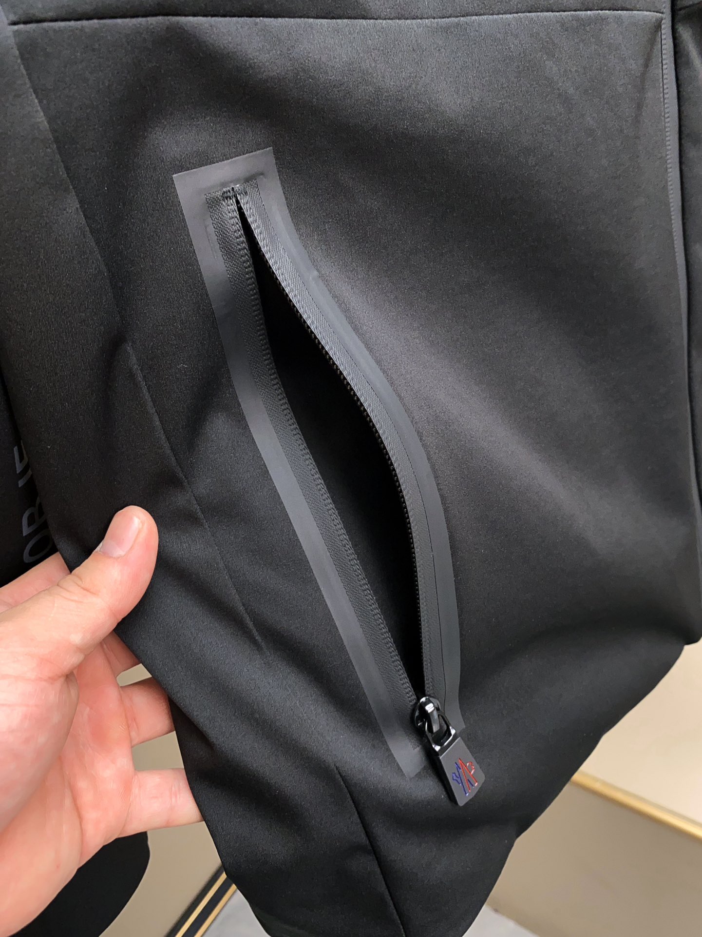 MON新品男女同款户外滑雪羽绒系列保暖羽绒服夜光3M标志！户外运动装备起家的M家，对于保暖性和舒适感有着