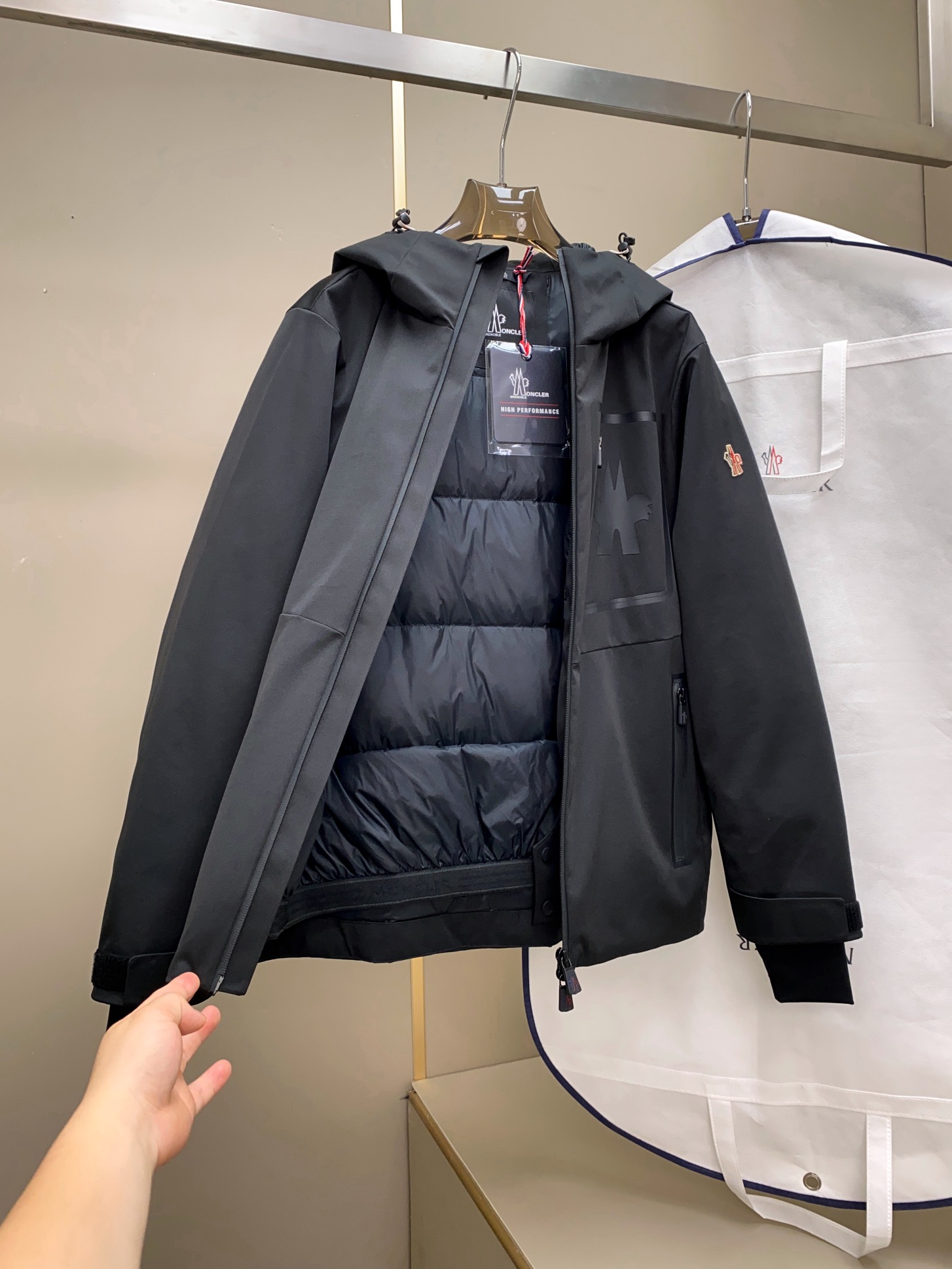 MON新品男女同款户外滑雪羽绒系列保暖羽绒服夜光3M标志！户外运动装备起家的M家，对于保暖性和舒适感有着