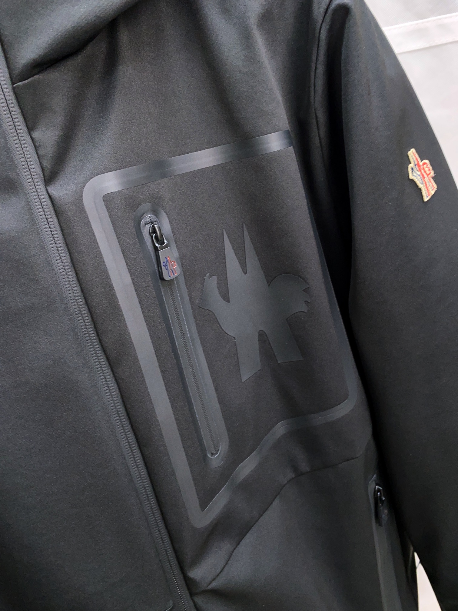 MON新品男女同款户外滑雪羽绒系列保暖羽绒服夜光3M标志！户外运动装备起家的M家，对于保暖性和舒适感有着