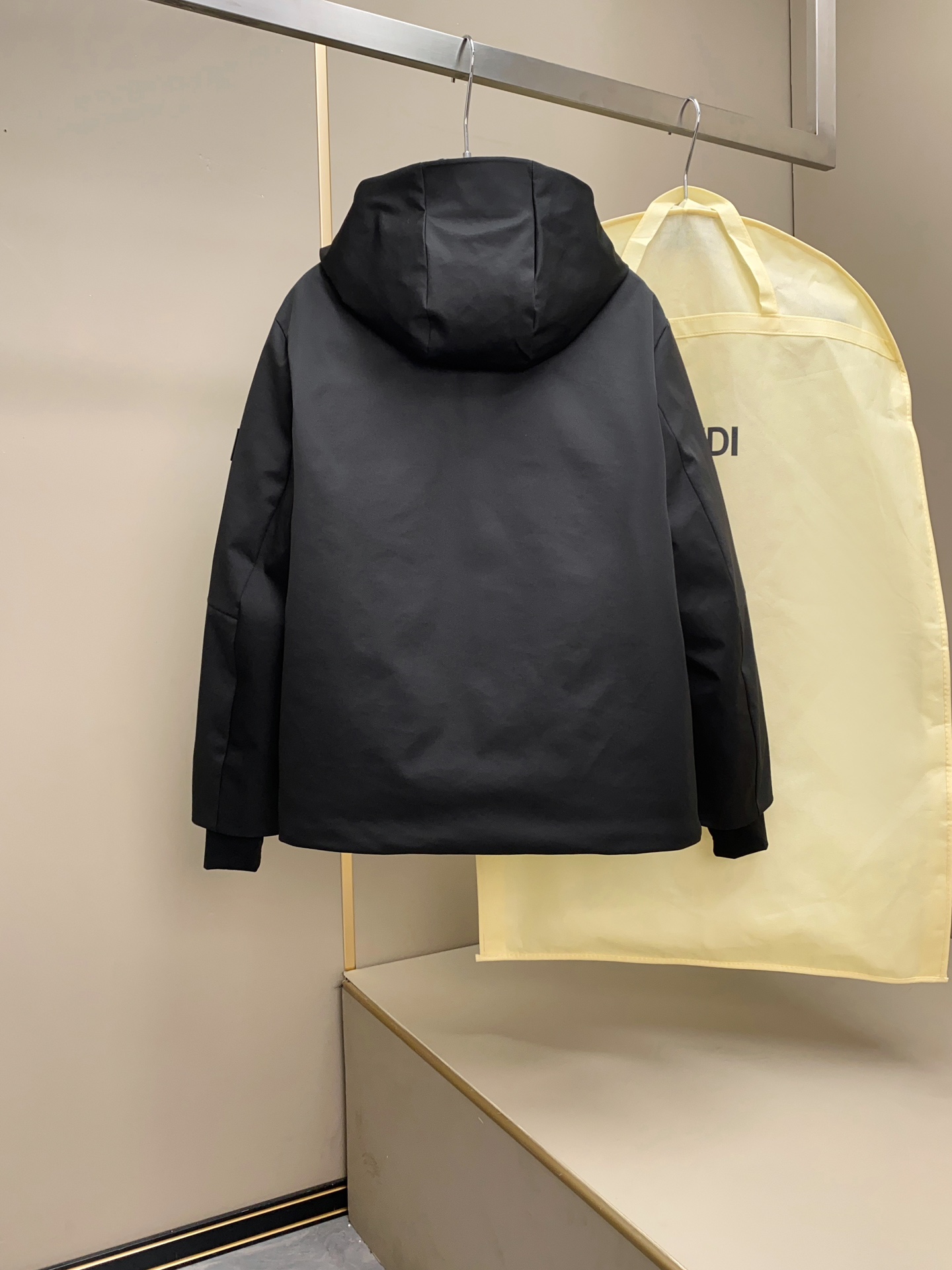 FD家族优秀之作，户外滑雪羽绒系列保暖羽绒服夜光3M标志！对于保暖性和舒适感有着近乎疯狂的追求。内里填充