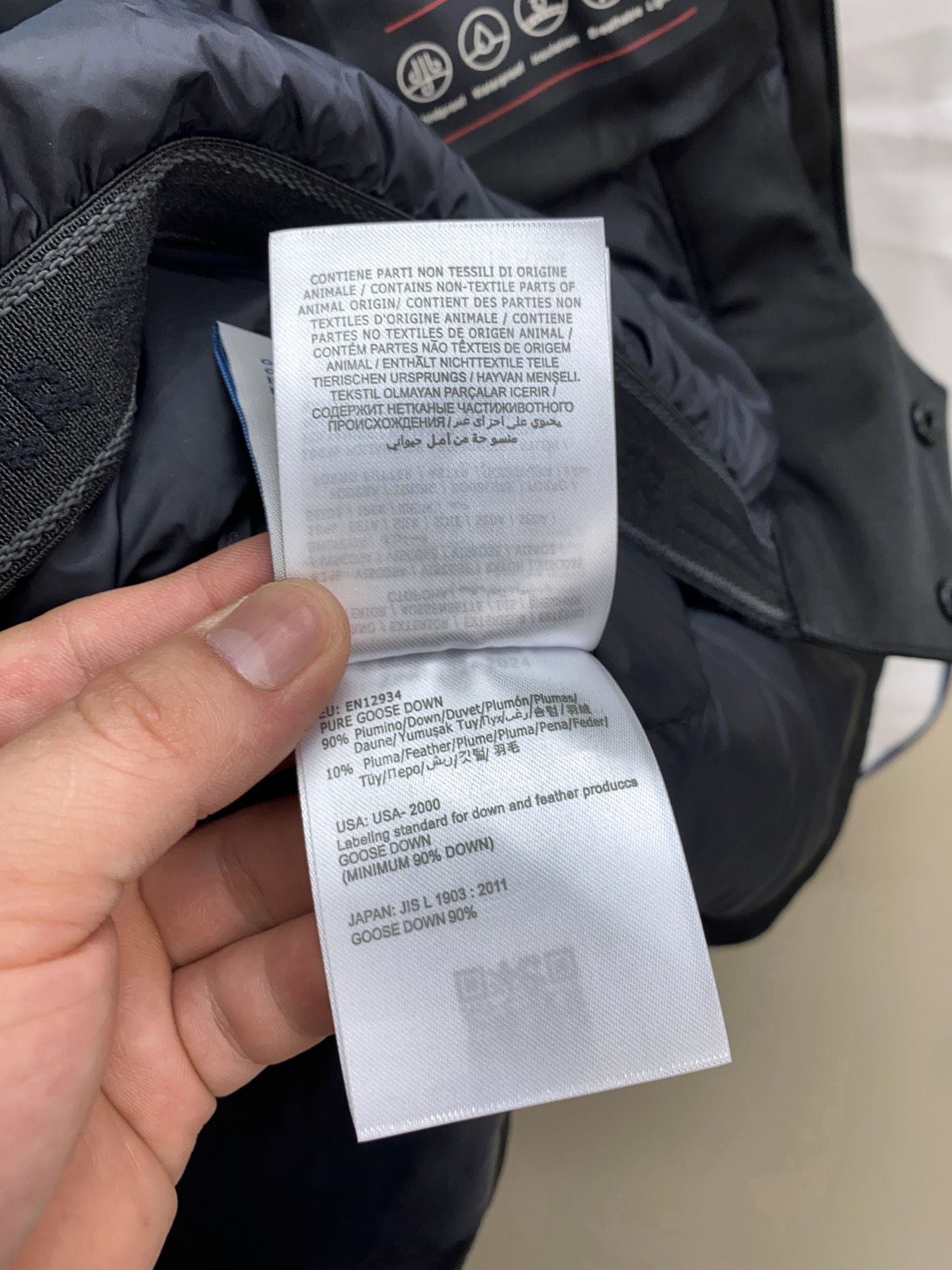 Mon~功能性连帽户外羽绒服。香港贸易公司渠道订单。高端代工厂出货。来自意大利顶级奢华品牌Mon.. e