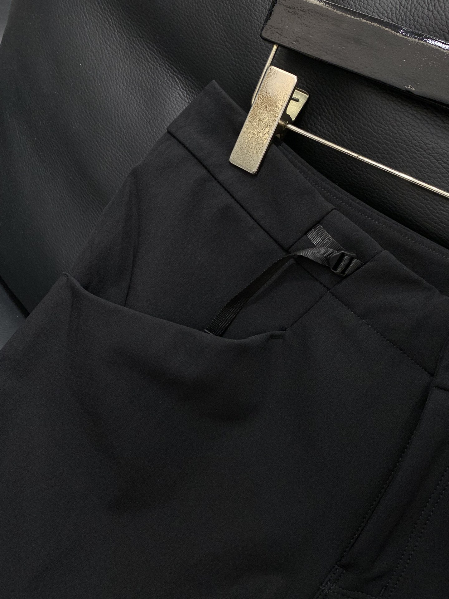 ，ARCTERYX 始祖鸟，2025秋季新品，时尚休闲裤，专柜同步有售，原单狠货，采用进口原版面料，顶级