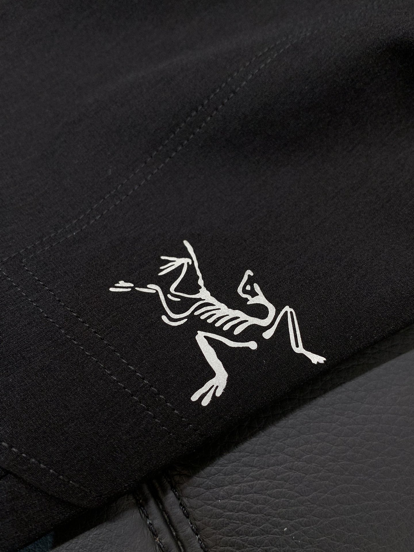 ，ARCTERYX 始祖鸟，2025秋季新品，时尚休闲裤，专柜同步有售，原单狠货，采用进口原版面料，顶级